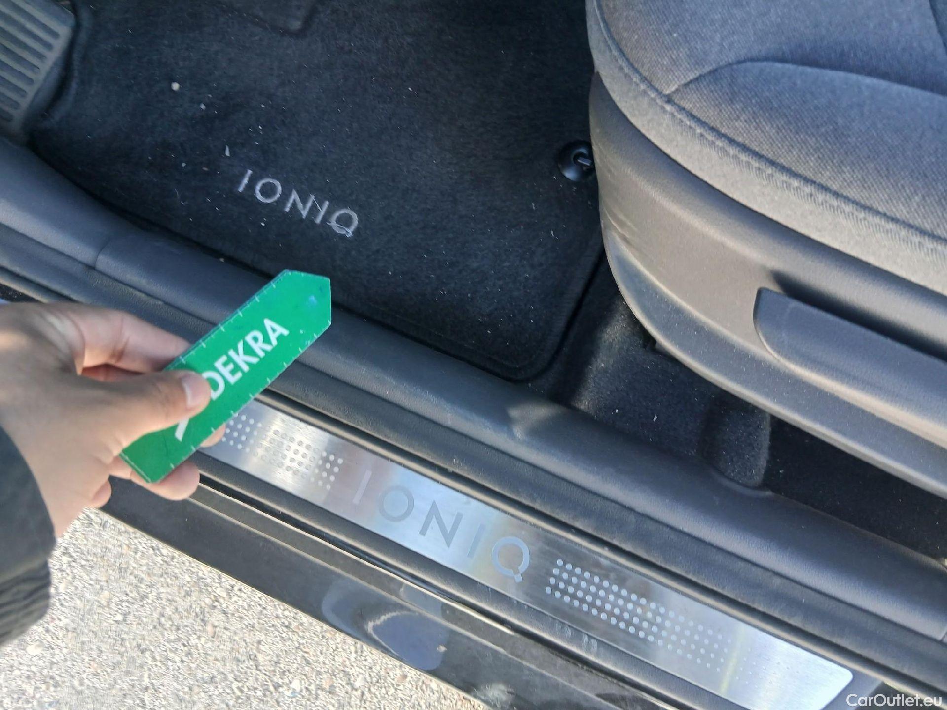  Hyundai   Ioniq HYUNDAI / 2019 / 5P / berlina con portón 1.6 GDI HEV Tecno DCT #2