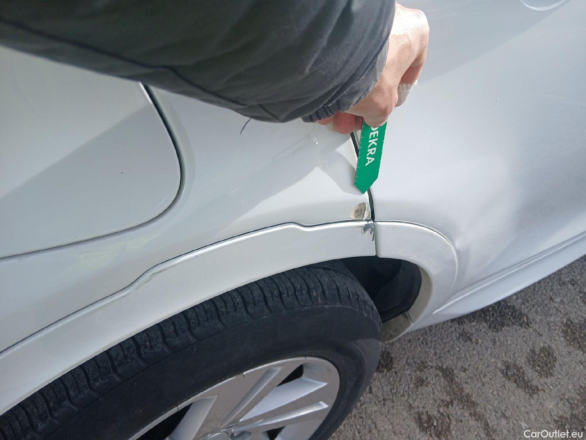  Land Rover  Discovery LAND ROVER  Sport / 2019 / 5P / todoterreno 2.0D I4-L.Flw 150 PS AWD R-Dynamic Base #16