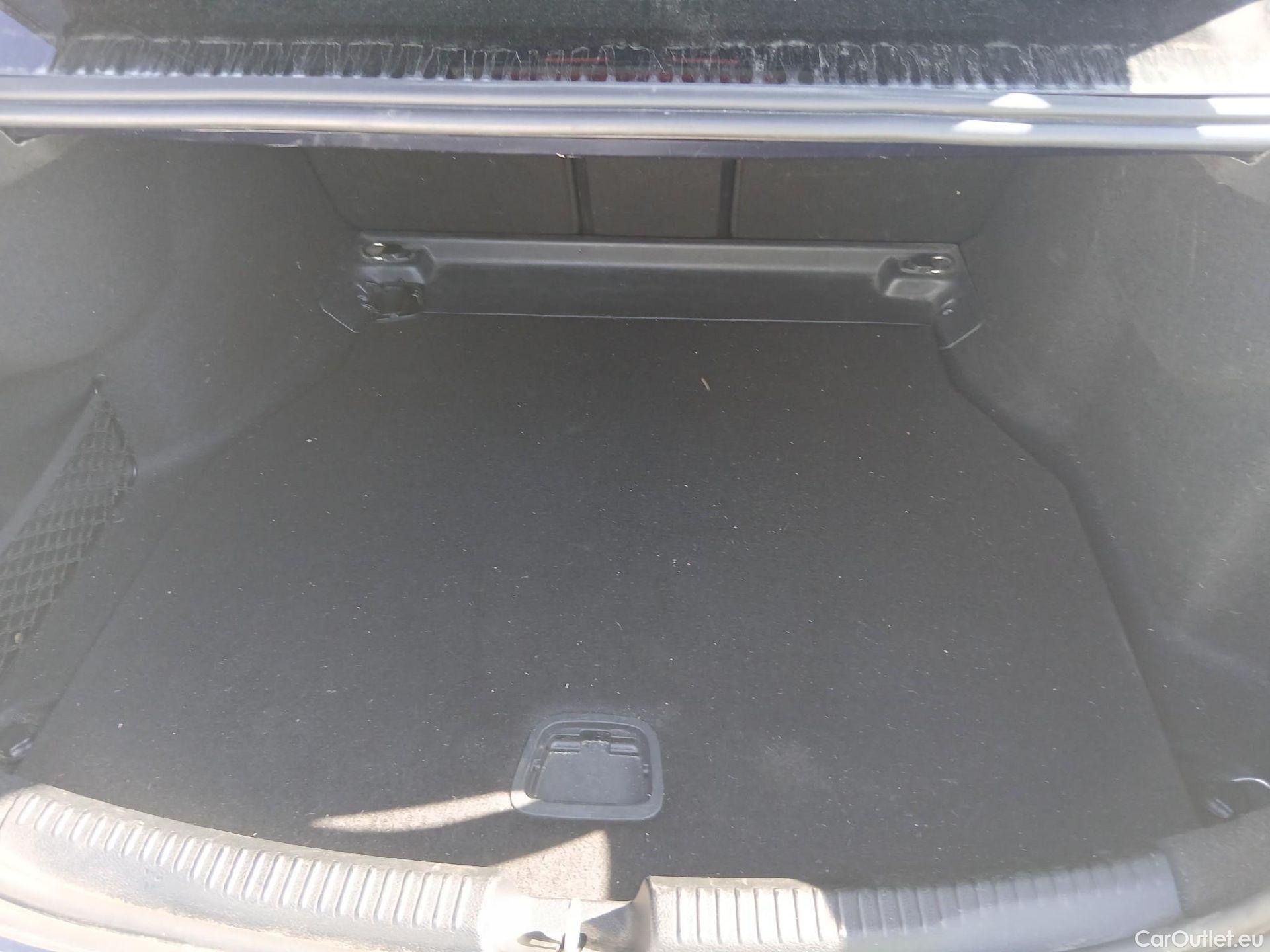  Mercedes  C-Klasse MERCEDES-BENZ Clase C / 2021 / 4P / sedán C 220 d #28