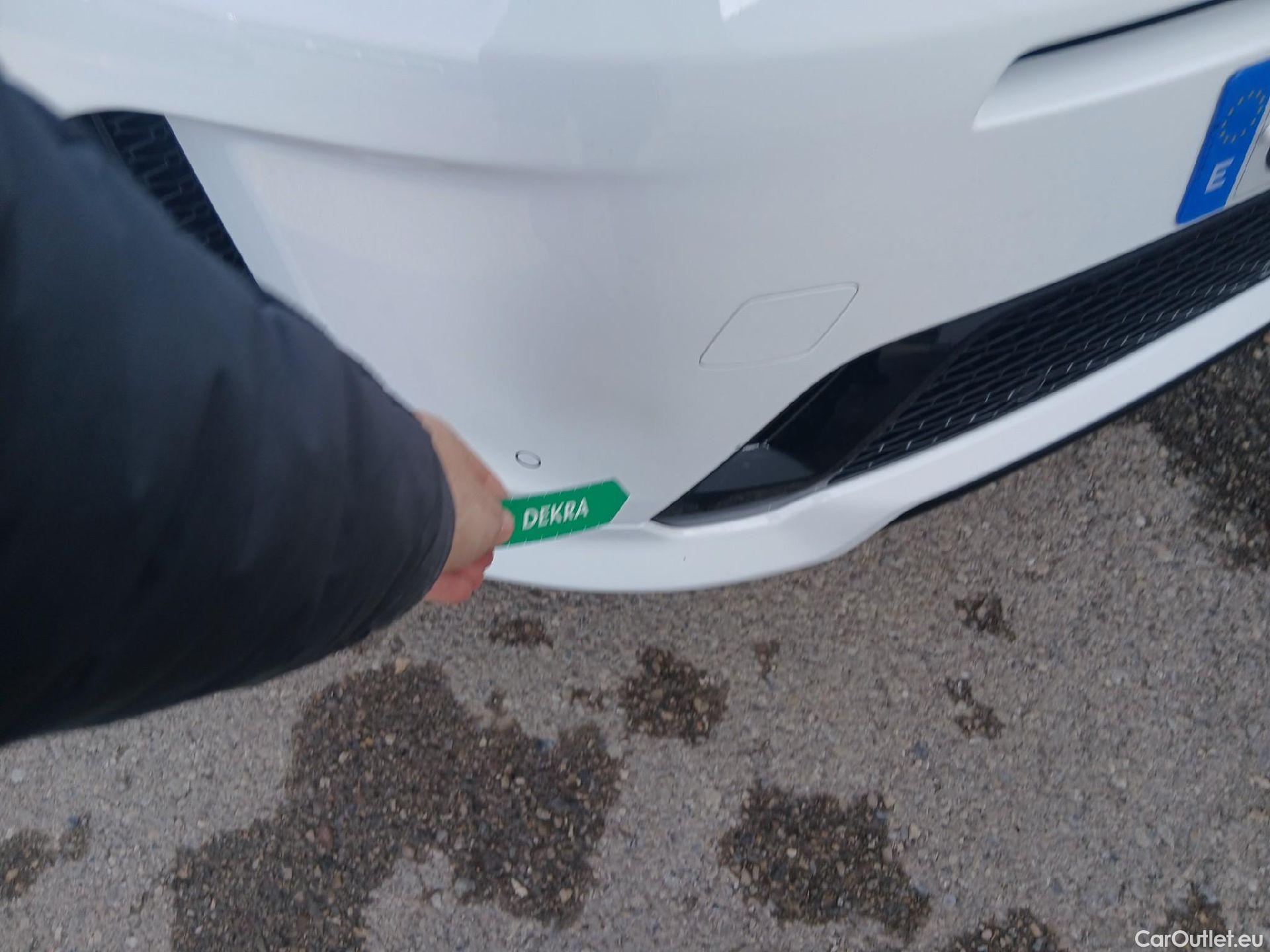  Land Rover  Discovery LAND ROVER  Sport / 2019 / 5P / todoterreno 2.0D I4-L.Flw 150 PS AWD R-Dynamic Base #2