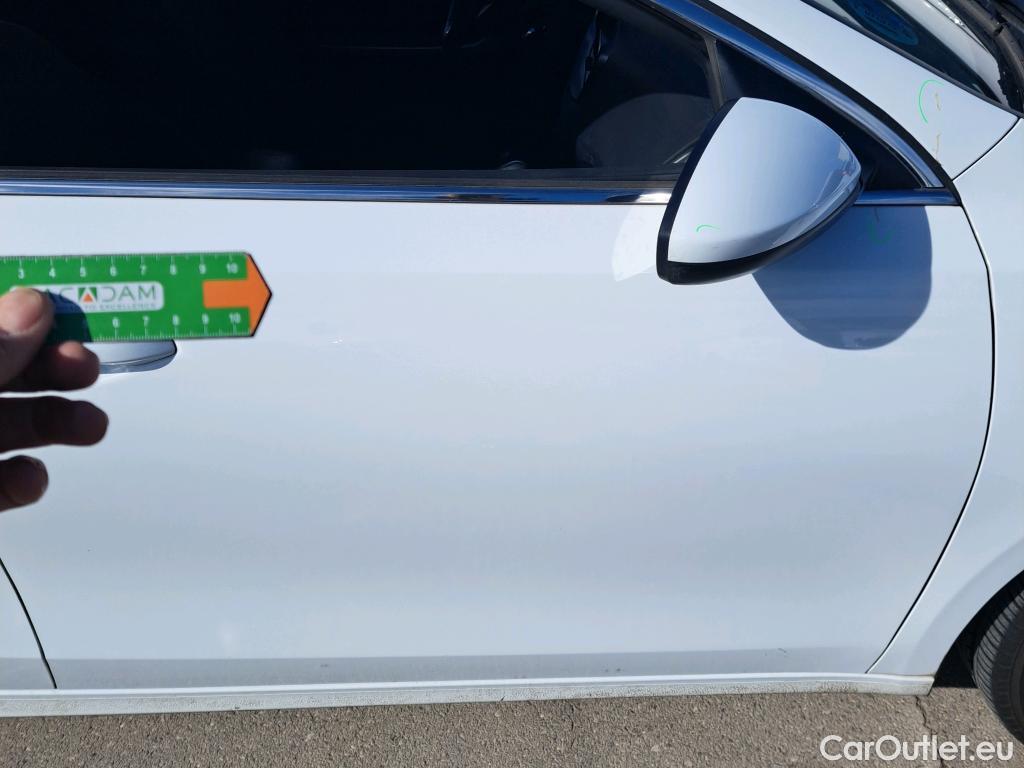  KIA  Cee'd KIA Ceed / 2018 / 5P / berlina con portón 1.0 MHEV 88kW (120CV) Drive DCT #23