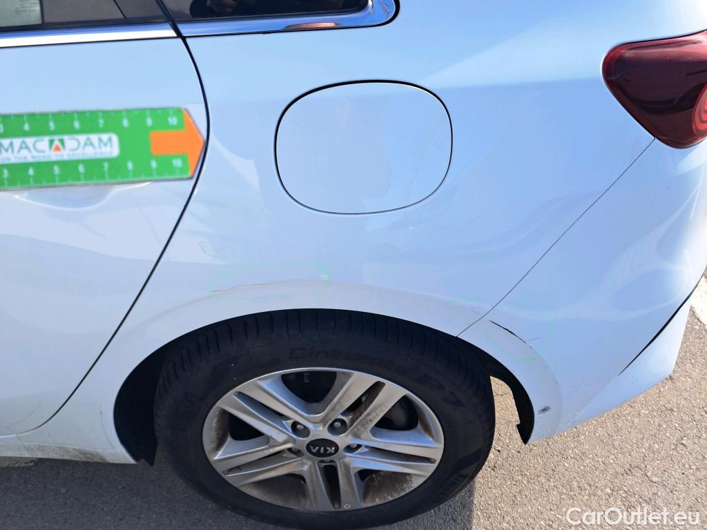  KIA  Cee'd KIA Ceed / 2018 / 5P / berlina con portón 1.0 MHEV 88kW (120CV) Drive DCT #3