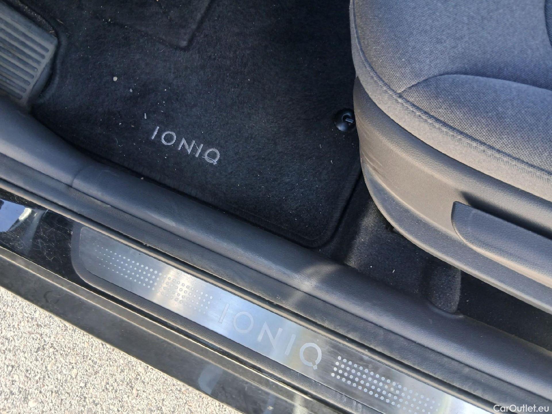  Hyundai   Ioniq HYUNDAI / 2019 / 5P / berlina con portón 1.6 GDI HEV Tecno DCT #1