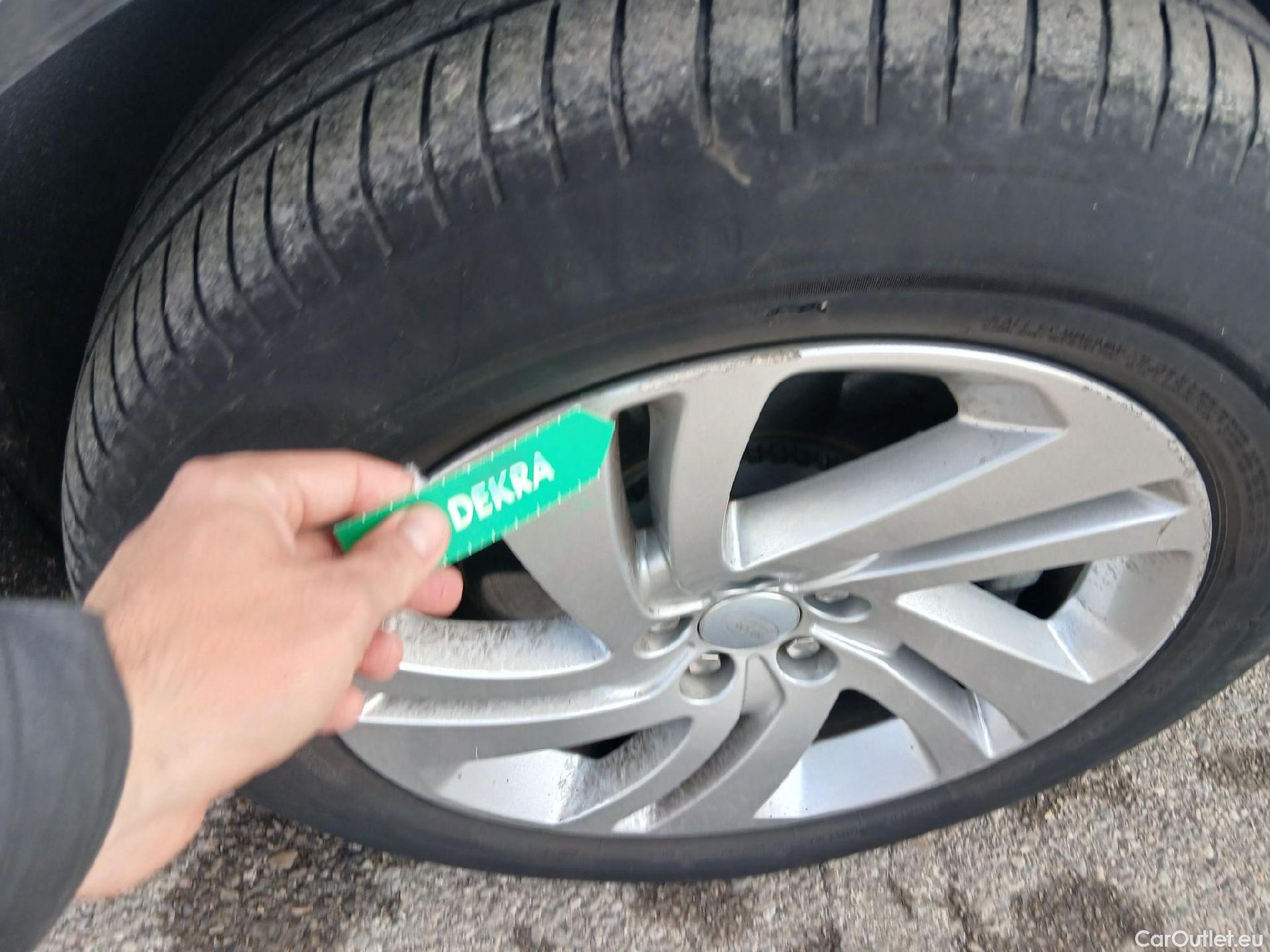  Land Rover  Discovery LAND ROVER  Sport / 2019 / 5P / todoterreno 2.0D I4-L.Flw 150 PS AWD R-Dynamic Base #28