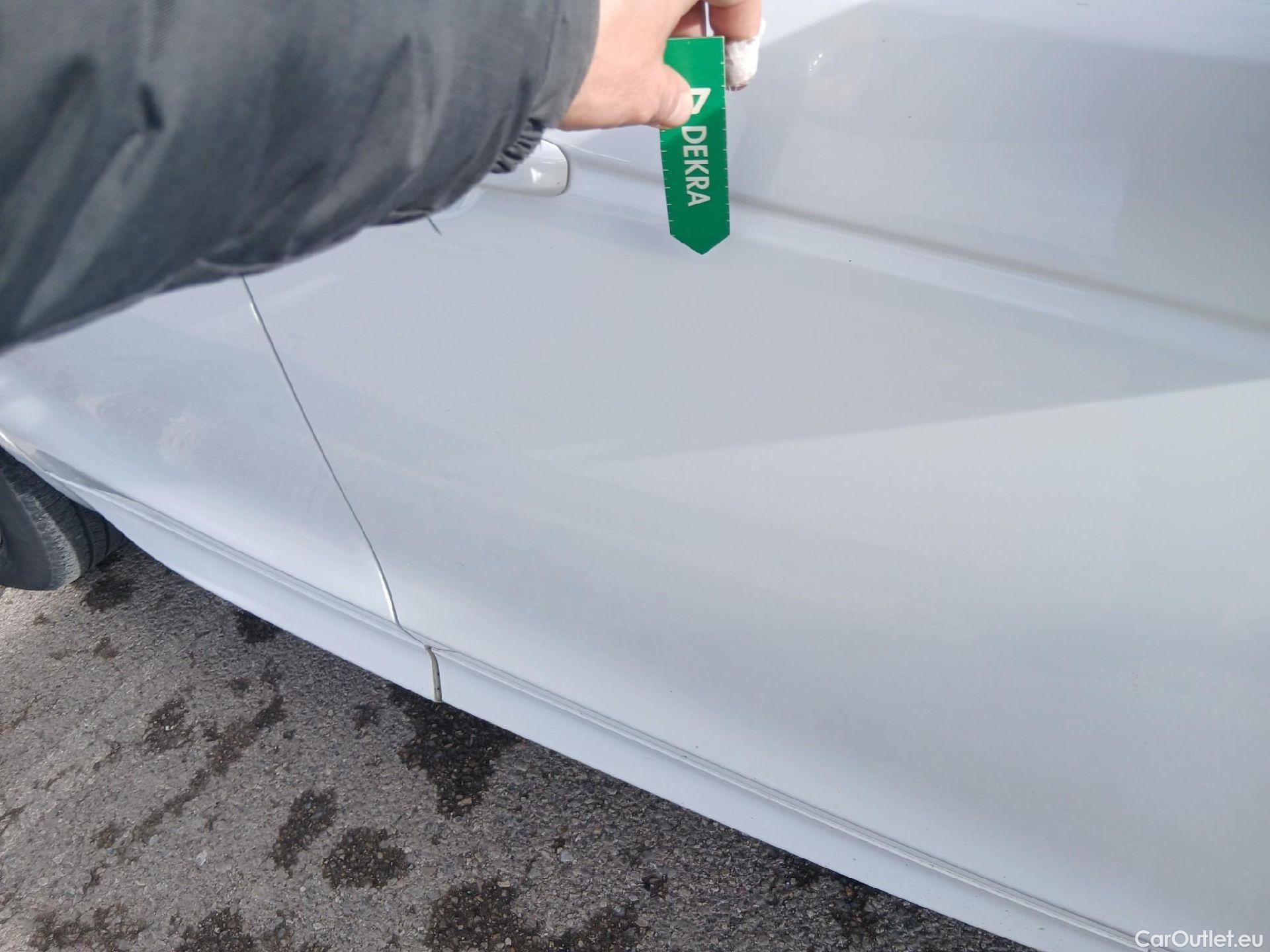  Land Rover  Discovery LAND ROVER  Sport / 2019 / 5P / todoterreno 2.0D I4-L.Flw 150 PS AWD R-Dynamic Base #26