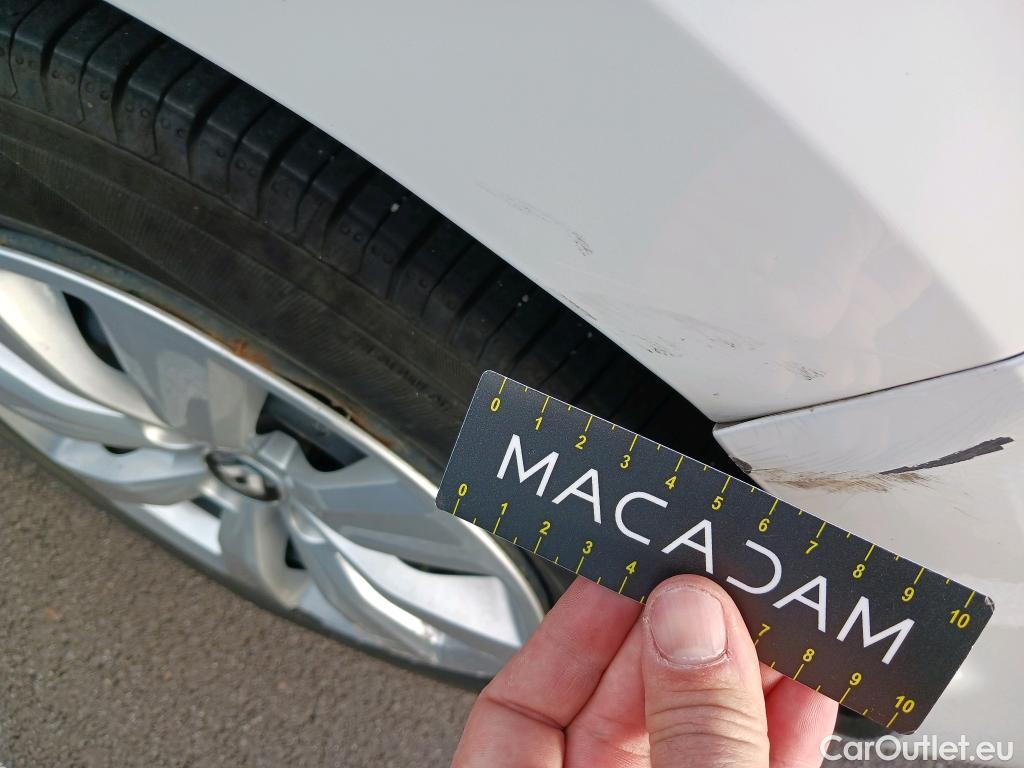  Renault  Clio RENAULT  / 2019 / 5P / berlina con portón Business TCe 74 kW (100CV) GLP #22