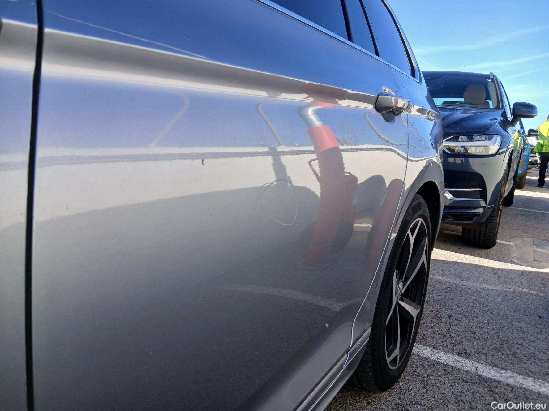  Volkswagen  Passat VOLKSWAGEN  / 2019 / 5P / familiar R-Line 2.0 TDI 140kW (190CV) DSG Variant #21