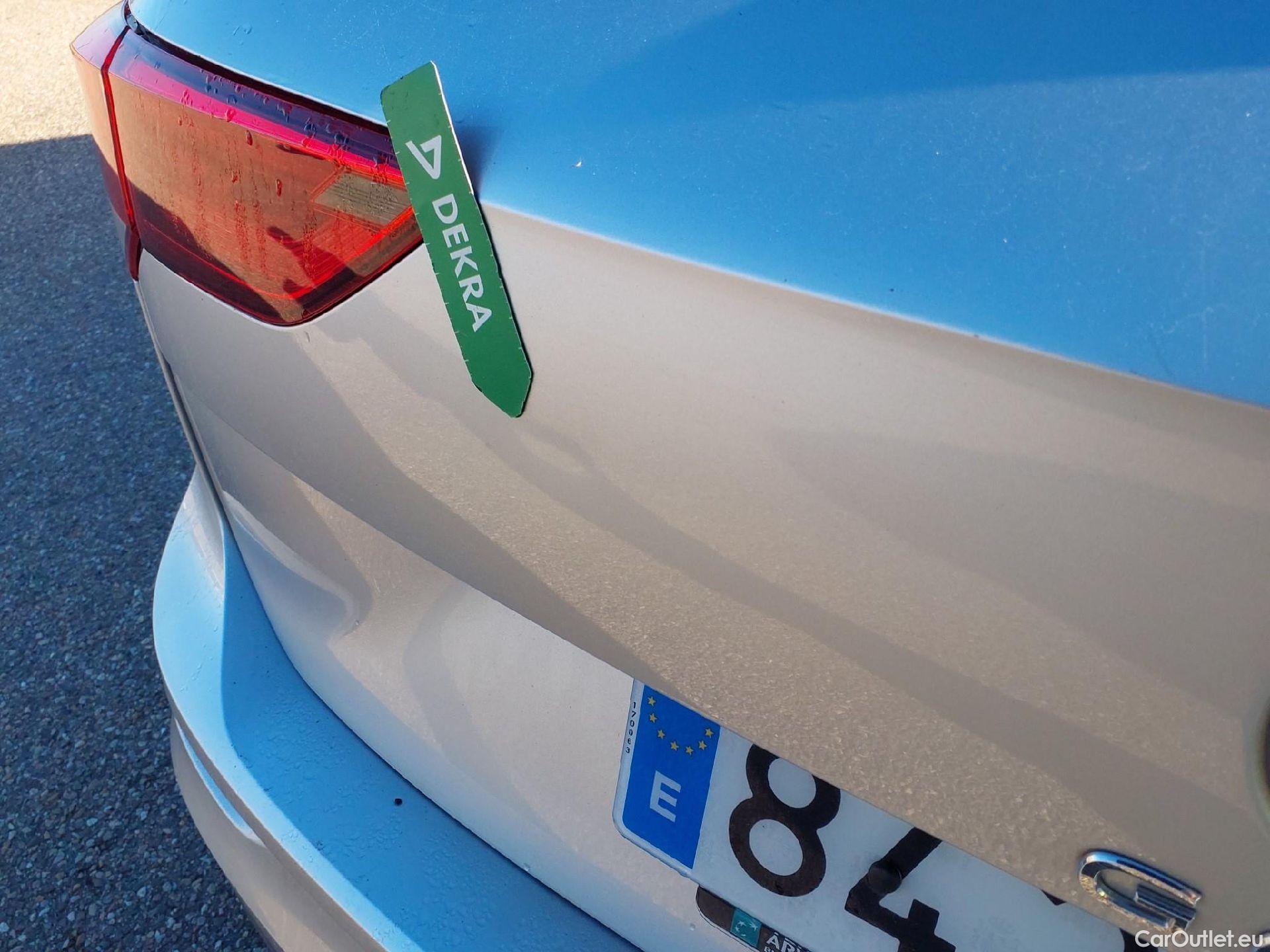  Volkswagen  Golf  VOLKSWAGEN / 2020 / 5P / familiar Life 1.0 eTSI 81kW (110CV) DSG Variant #13