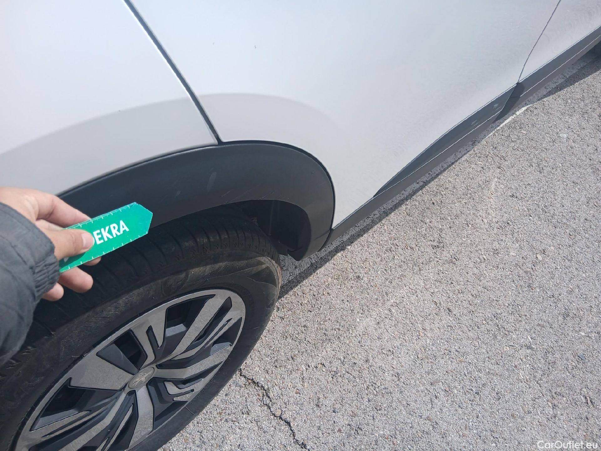  Peugeot  2008 PEUGEOT  / 2019 / 5P / todoterreno Active BlueHDI 100 S&S BVM6 #11