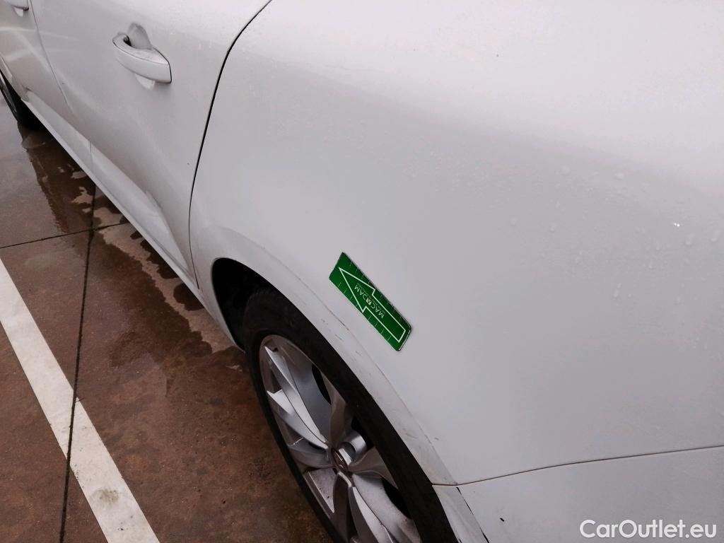  Renault  Megane RENAULT Mégane / 2015 / 5P / familiar Sp. Tourer Zen En. dCi 81kW (110CV) #8