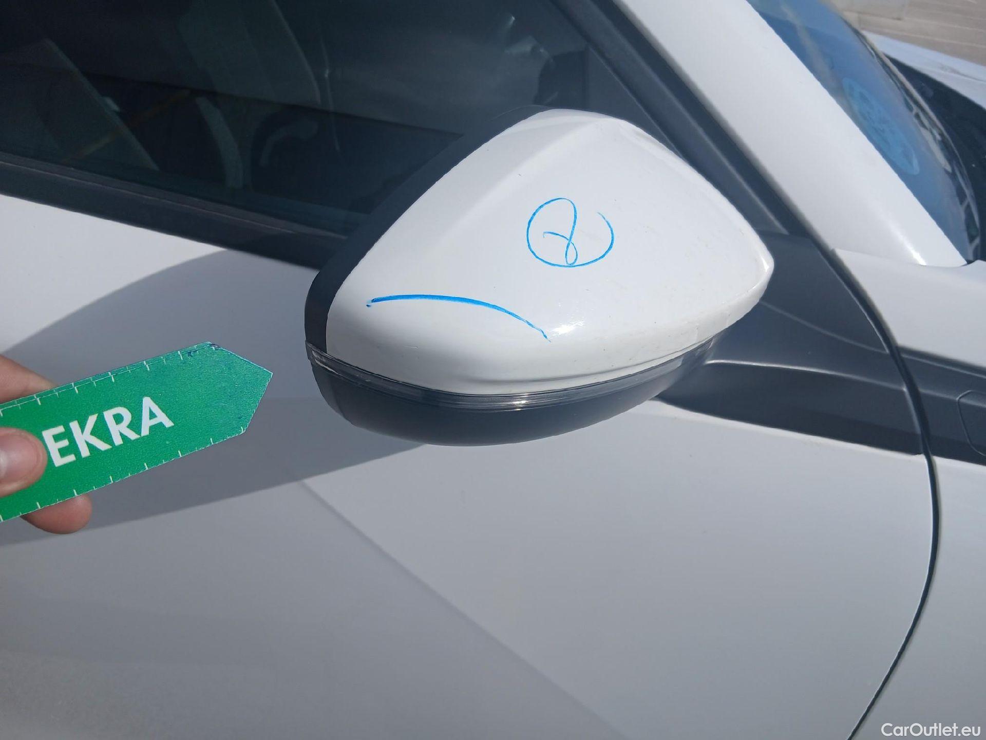  Peugeot  2008 PEUGEOT  / 2019 / 5P / todoterreno Active BlueHDI 100 S&S BVM6 #16