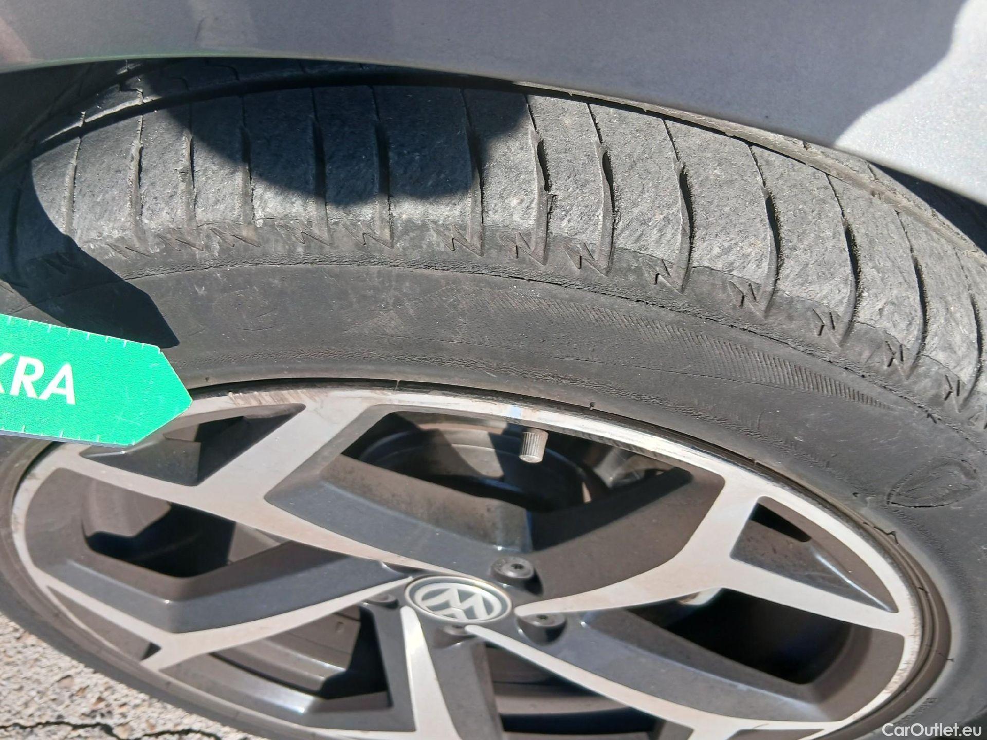  Volkswagen  Passat VOLKSWAGEN  / 2019 / 5P / familiar R-Line 2.0 TDI 140kW (190CV) DSG Variant #3