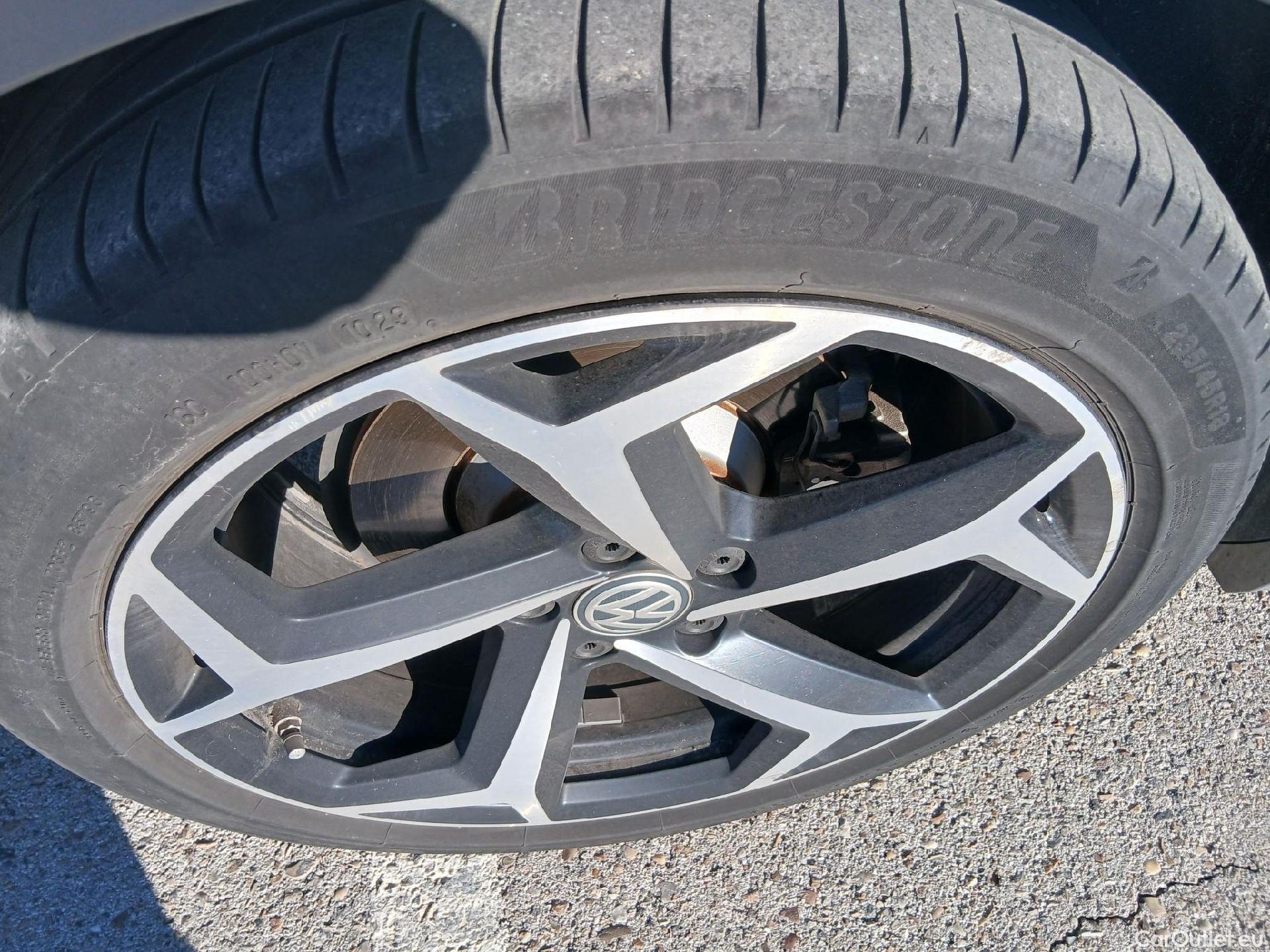  Volkswagen  Passat VOLKSWAGEN  / 2019 / 5P / familiar R-Line 2.0 TDI 140kW (190CV) DSG Variant #2