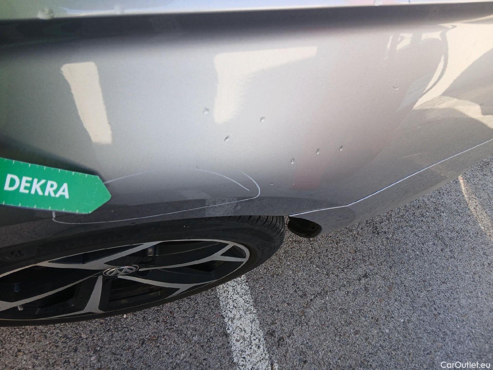  Volkswagen  Passat VOLKSWAGEN  / 2019 / 5P / familiar R-Line 2.0 TDI 140kW (190CV) DSG Variant #23