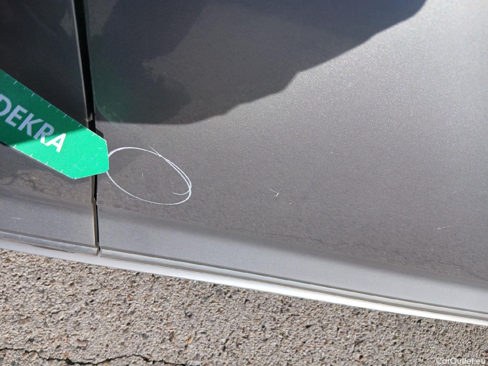  Volkswagen  Passat VOLKSWAGEN  / 2019 / 5P / familiar R-Line 2.0 TDI 140kW (190CV) DSG Variant #32