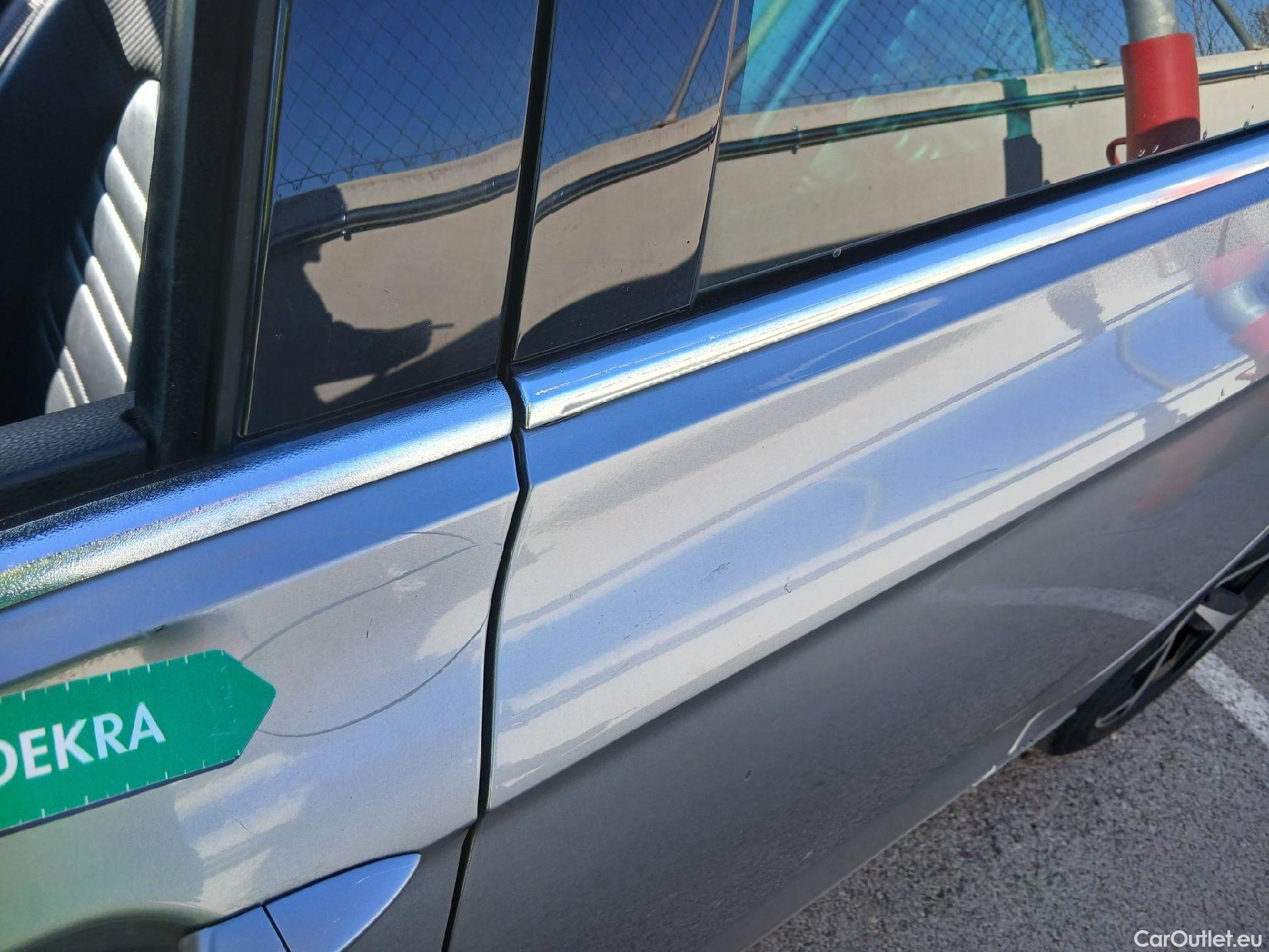  Volkswagen  Passat VOLKSWAGEN  / 2019 / 5P / familiar R-Line 2.0 TDI 140kW (190CV) DSG Variant #19