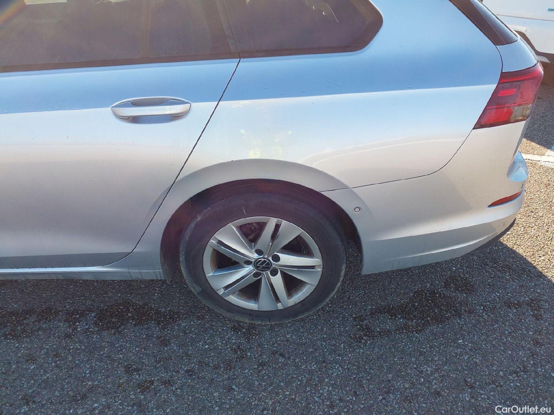  Volkswagen  Golf  VOLKSWAGEN / 2020 / 5P / familiar Life 1.0 eTSI 81kW (110CV) DSG Variant #9