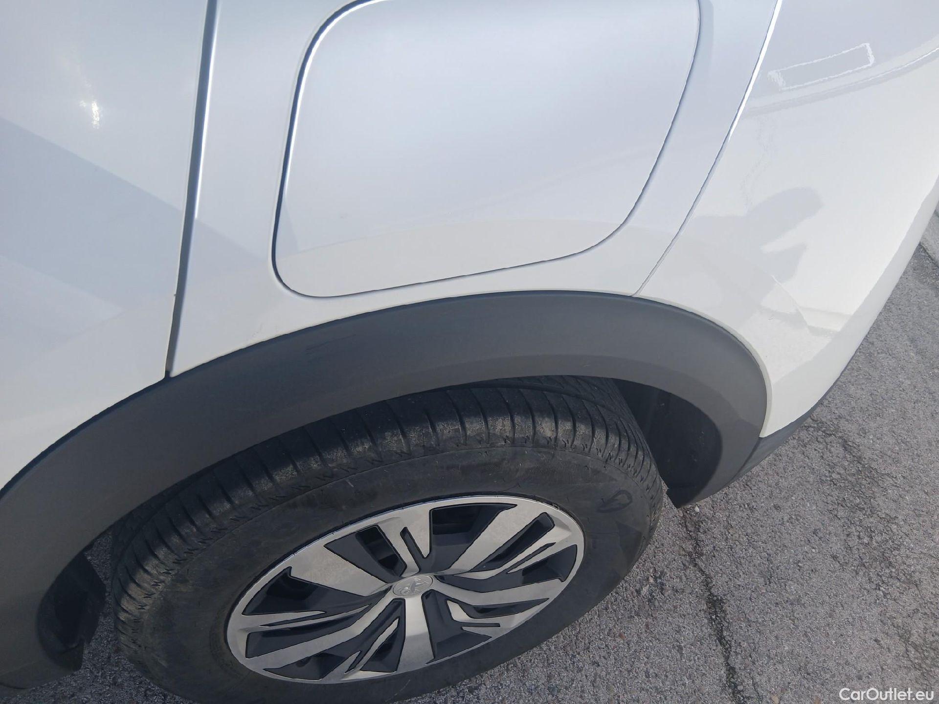  Peugeot  2008 PEUGEOT  / 2019 / 5P / todoterreno Active BlueHDI 100 S&S BVM6 #10