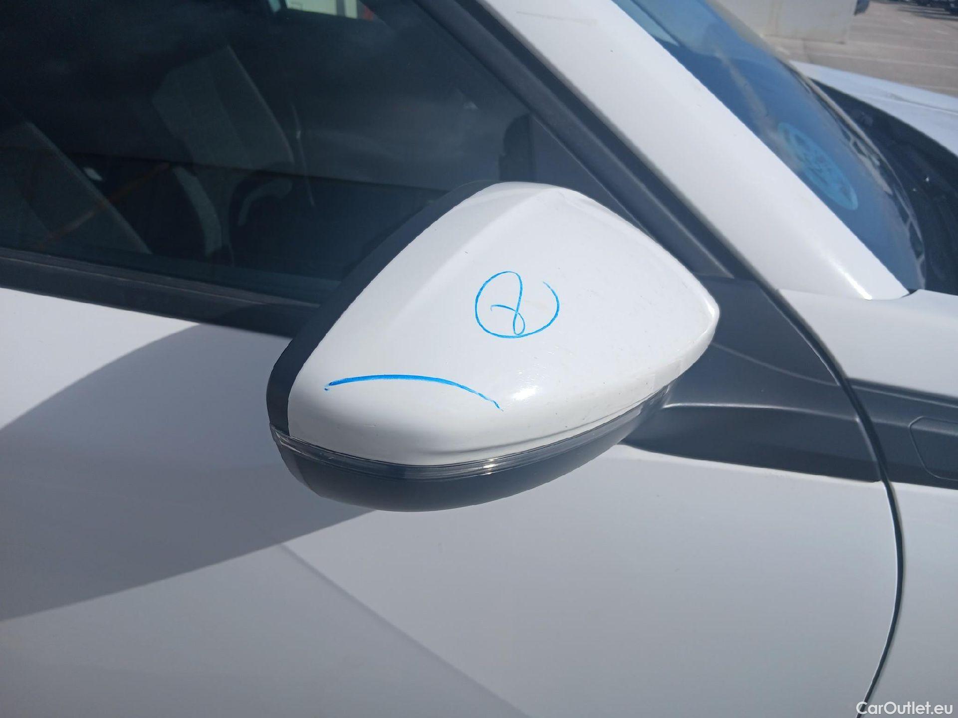  Peugeot  2008 PEUGEOT  / 2019 / 5P / todoterreno Active BlueHDI 100 S&S BVM6 #15