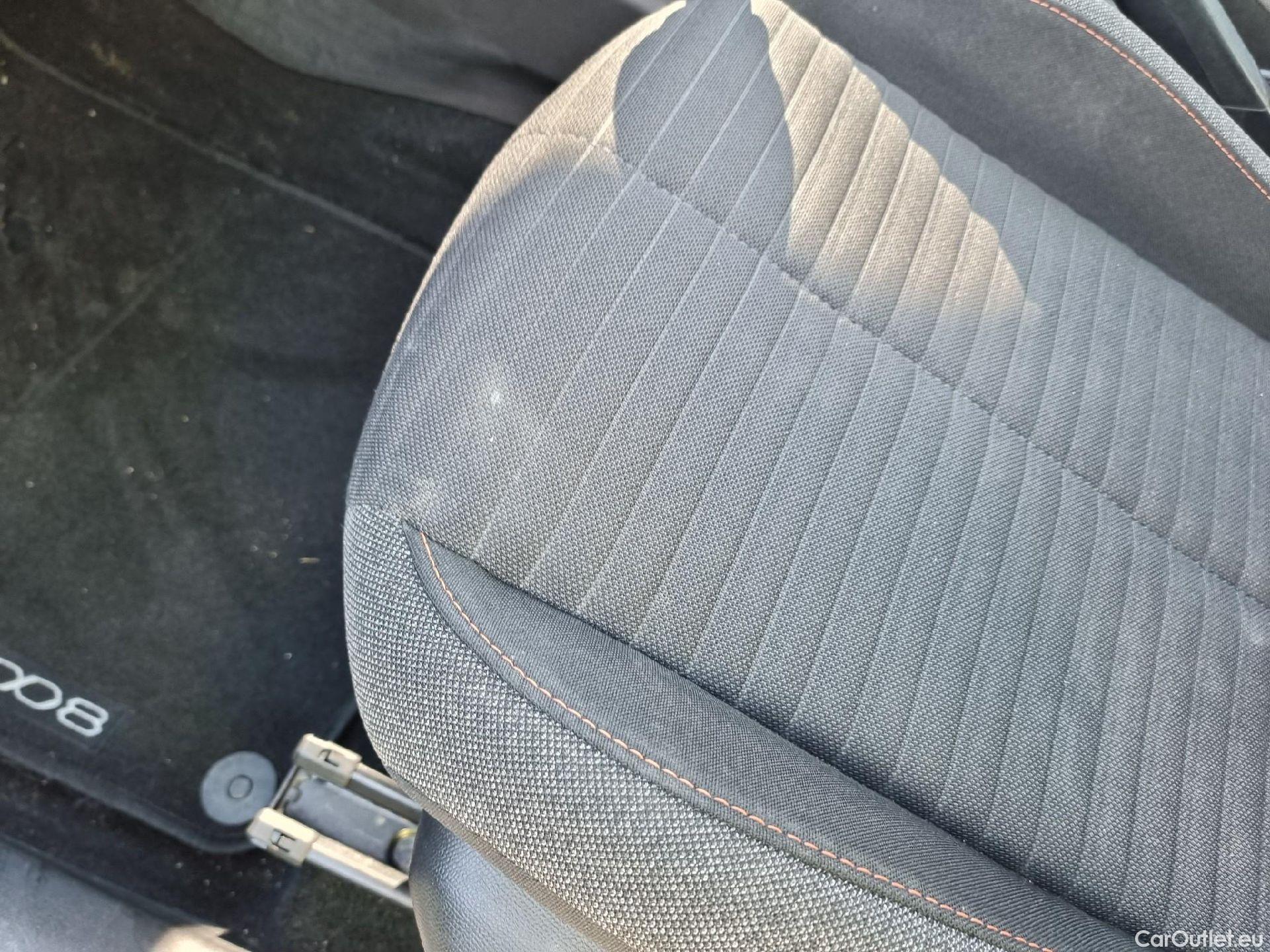  Peugeot  2008 PEUGEOT  / 2019 / 5P / todoterreno Active BlueHDI 81kW (110CV) #36