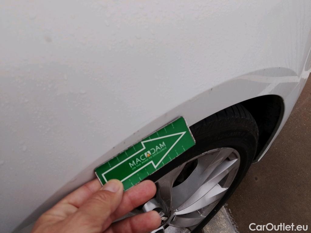  Renault  Megane RENAULT Mégane / 2015 / 5P / familiar Sp. Tourer Zen En. dCi 81kW (110CV) #26