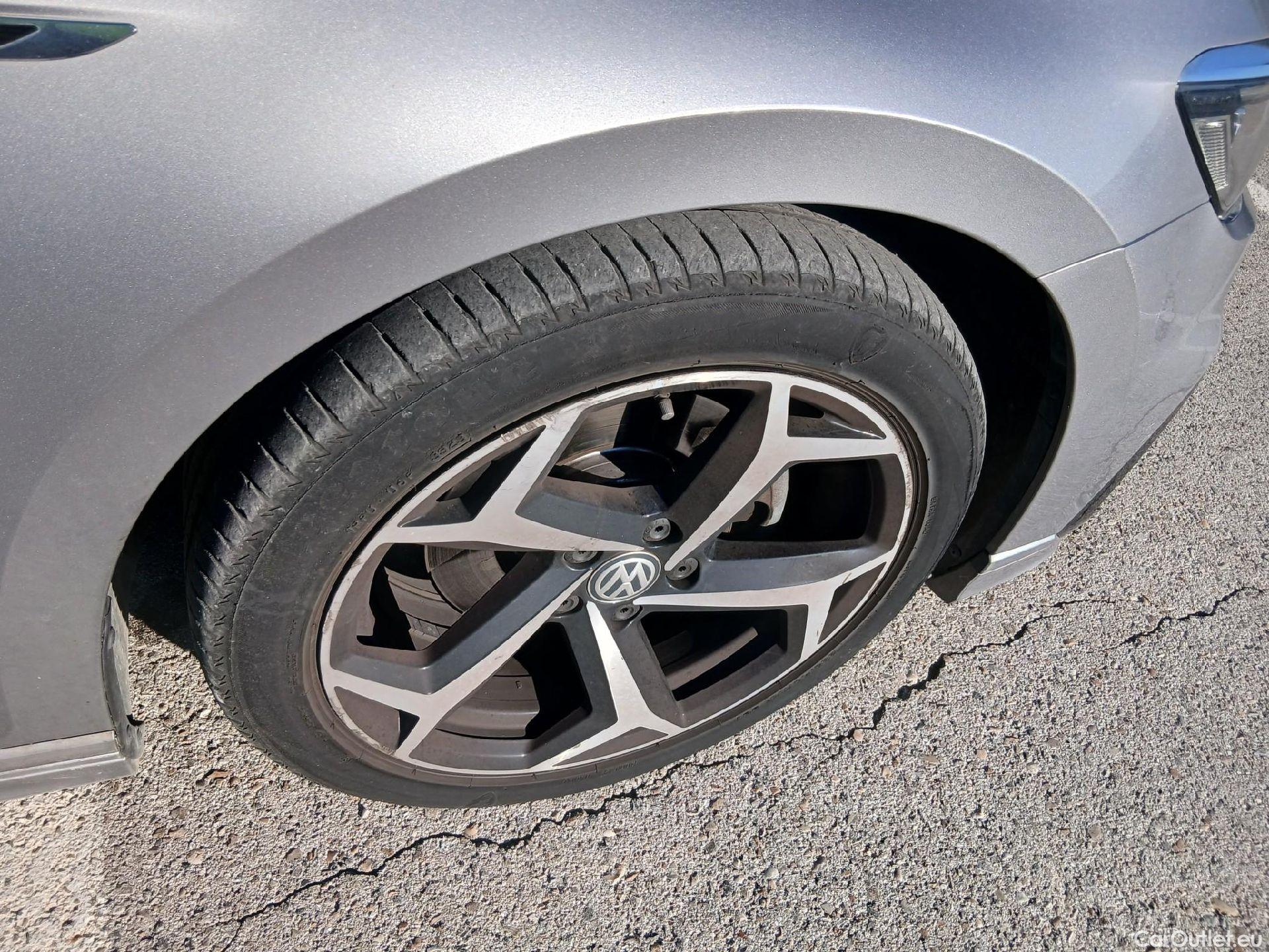  Volkswagen  Passat VOLKSWAGEN  / 2019 / 5P / familiar R-Line 2.0 TDI 140kW (190CV) DSG Variant #4