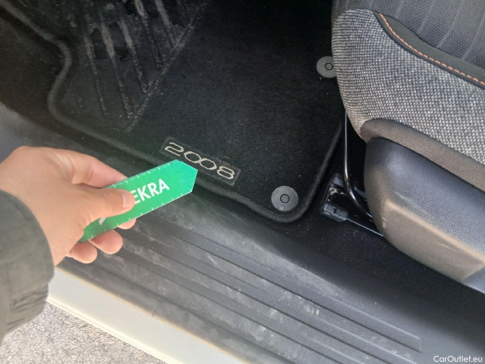  Peugeot  2008 PEUGEOT  / 2019 / 5P / todoterreno Active BlueHDI 100 S&S BVM6 #2