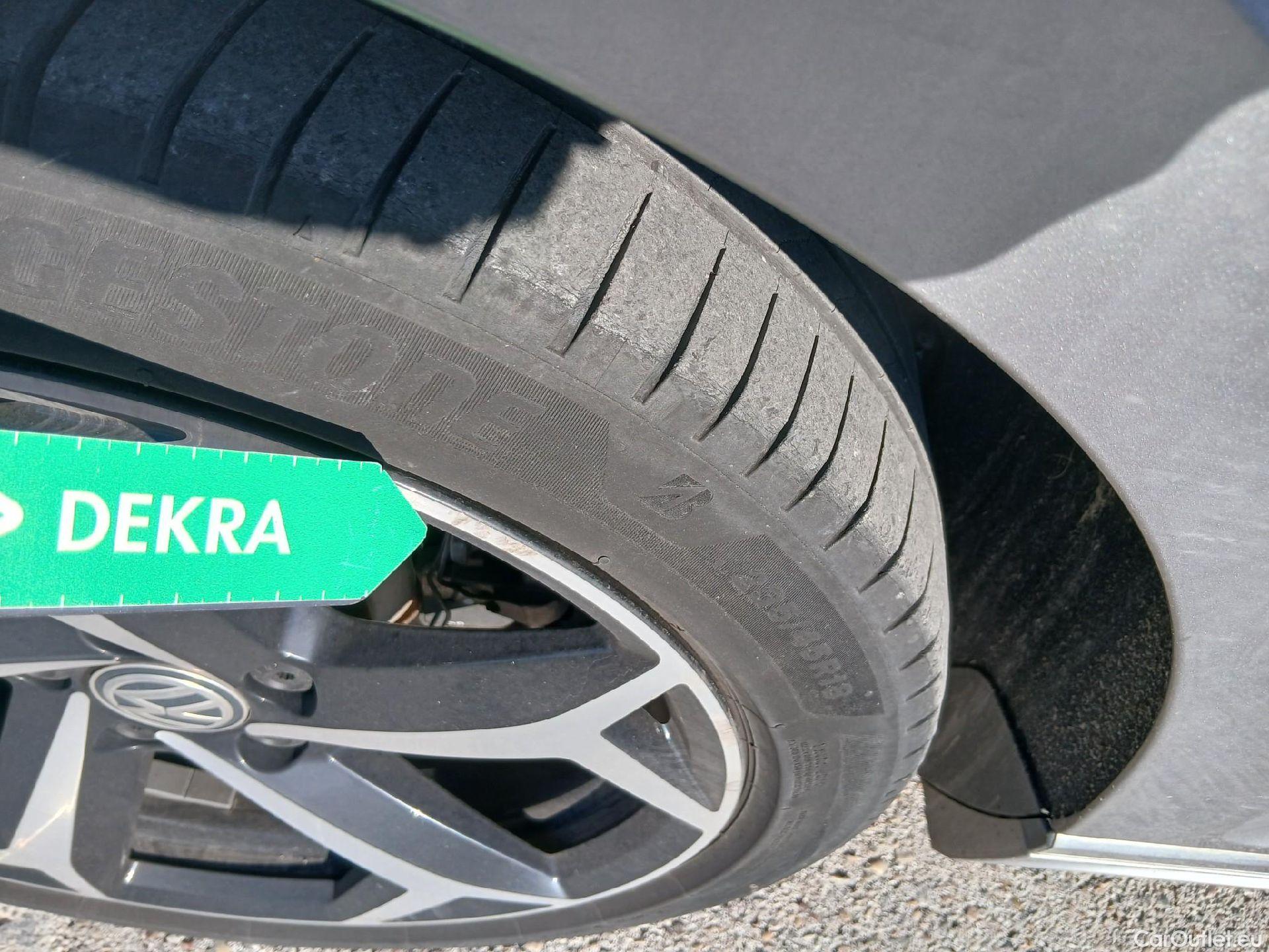  Volkswagen  Passat VOLKSWAGEN  / 2019 / 5P / familiar R-Line 2.0 TDI 140kW (190CV) DSG Variant #1