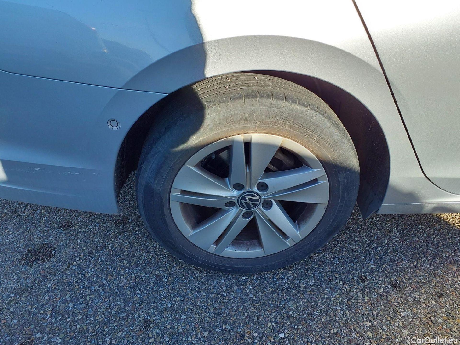  Volkswagen  Golf  VOLKSWAGEN / 2020 / 5P / familiar Life 1.0 eTSI 81kW (110CV) DSG Variant #15