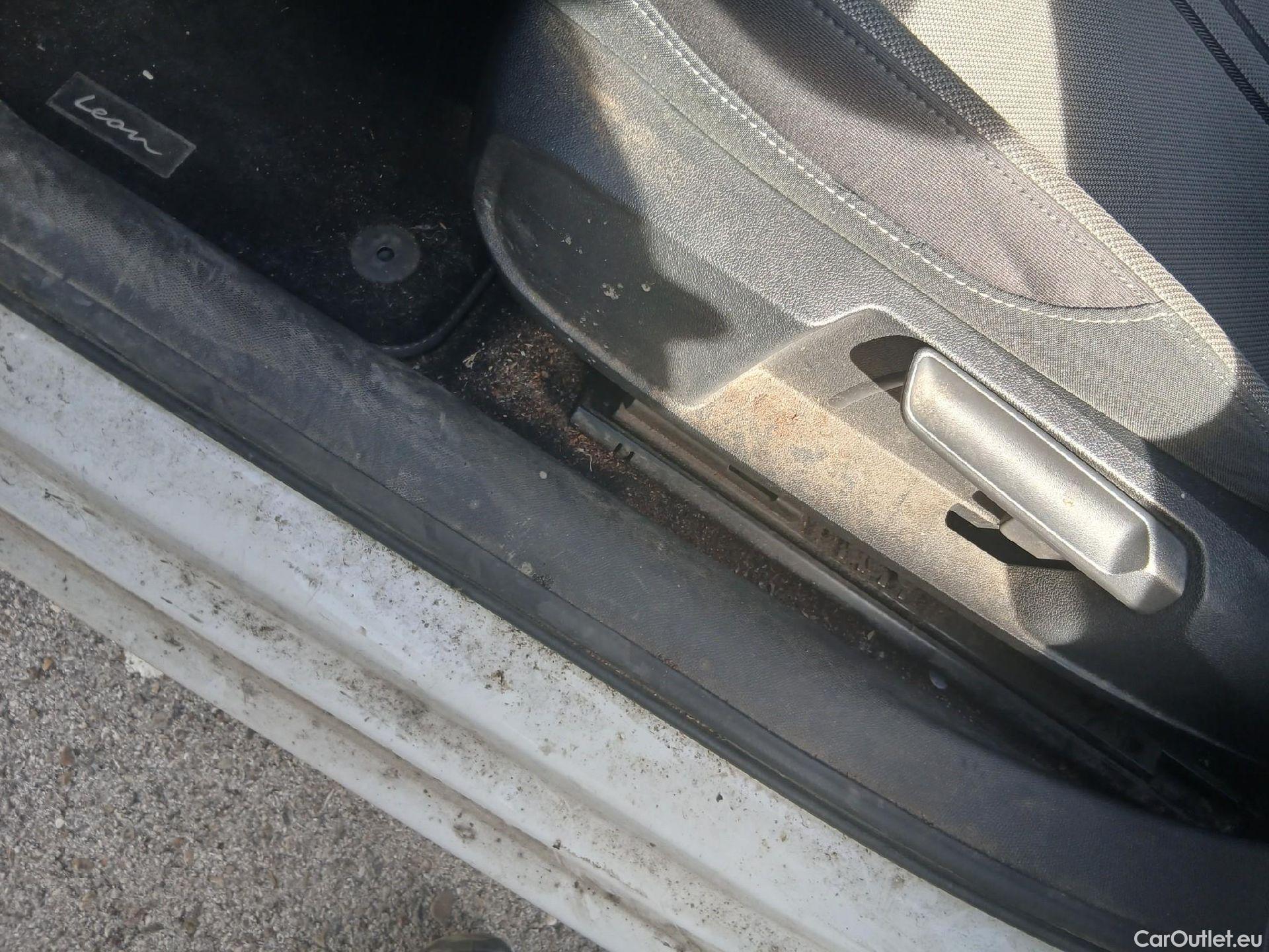  Land Rover  Discovery SEAT Nuevo León / 2020 / 5P / berlina con portón 2.0 TDI 85kW S&S Style Go(SP) #4