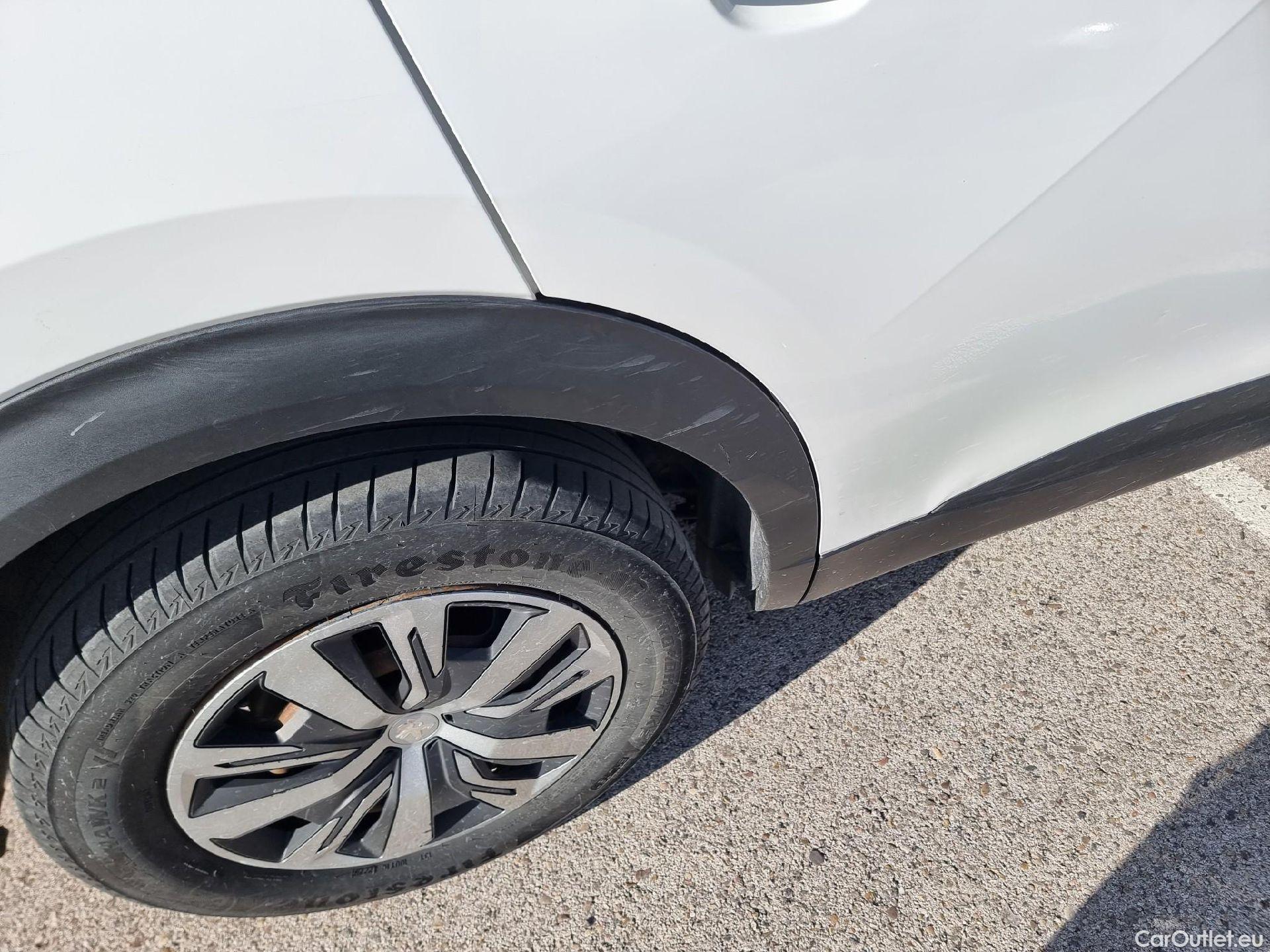  Peugeot  2008 PEUGEOT  / 2019 / 5P / todoterreno Active BlueHDI 81kW (110CV) #26