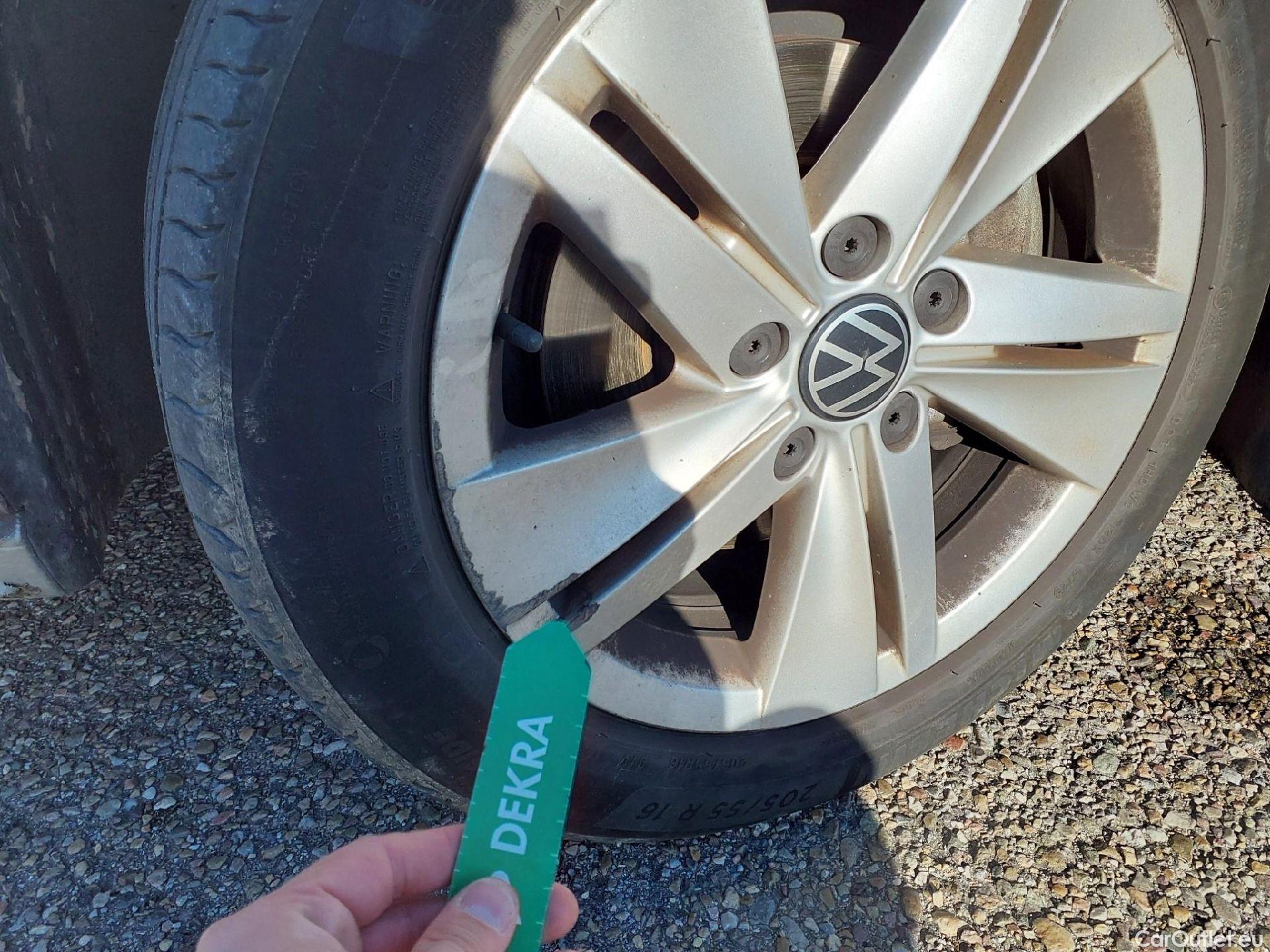  Volkswagen  Golf  VOLKSWAGEN / 2020 / 5P / familiar Life 1.0 eTSI 81kW (110CV) DSG Variant #18