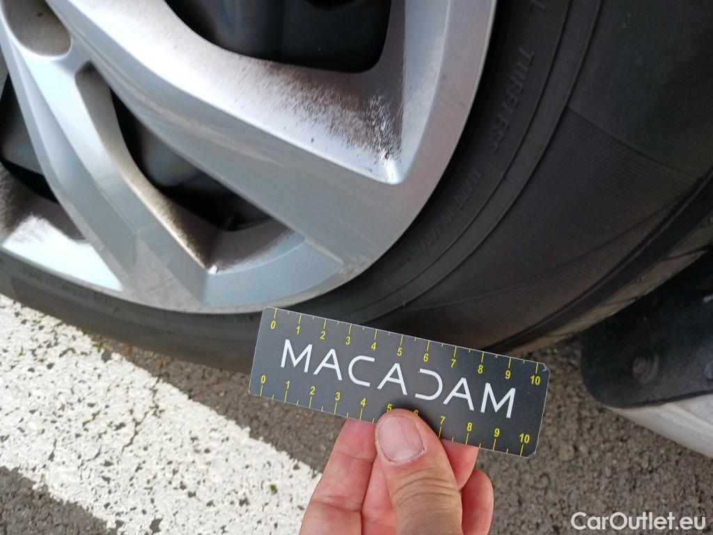  Renault  Clio RENAULT  / 2019 / 5P / berlina con portón Business TCe 74 kW (100CV) GLP #25