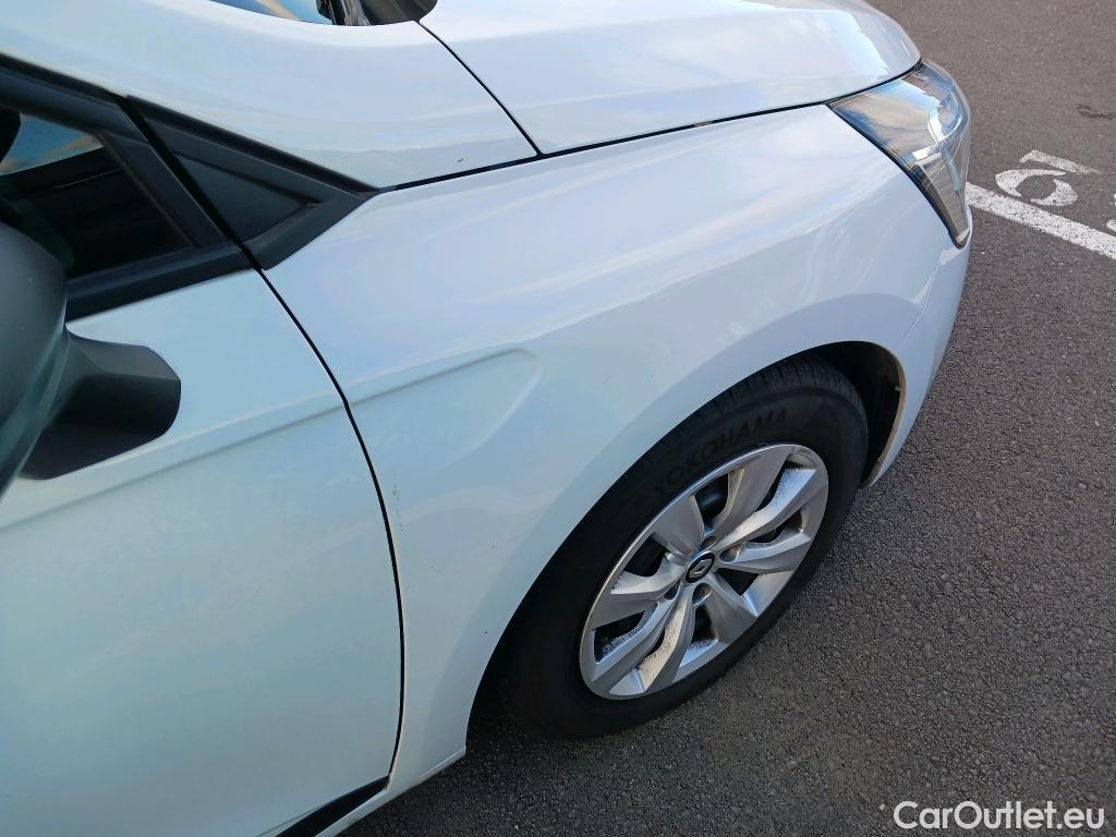  Renault  Clio RENAULT  / 2019 / 5P / berlina con portón Business TCe 74 kW (100CV) GLP #26