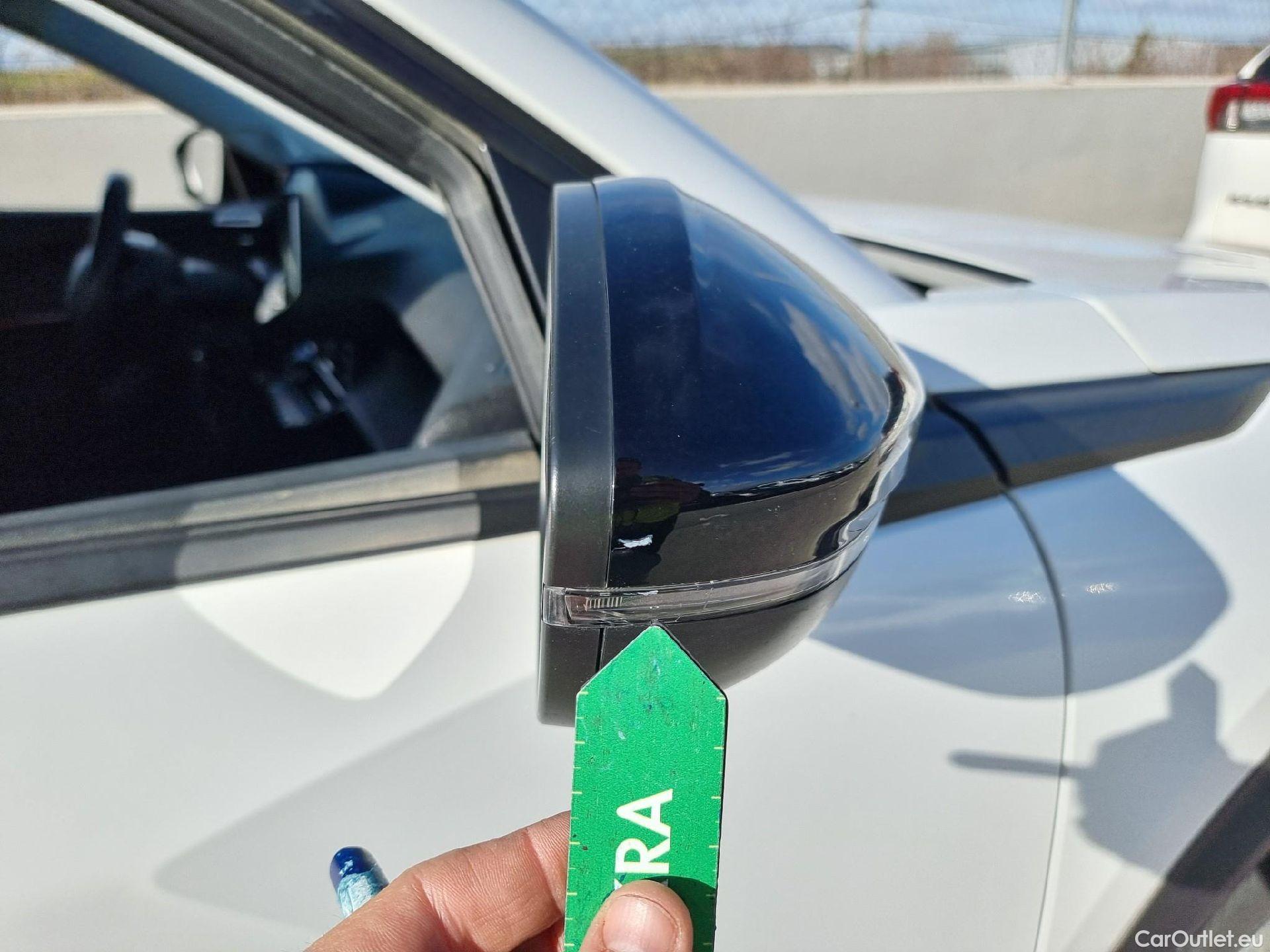  Peugeot  2008 PEUGEOT  / 2019 / 5P / todoterreno Active BlueHDI 81kW (110CV) #32