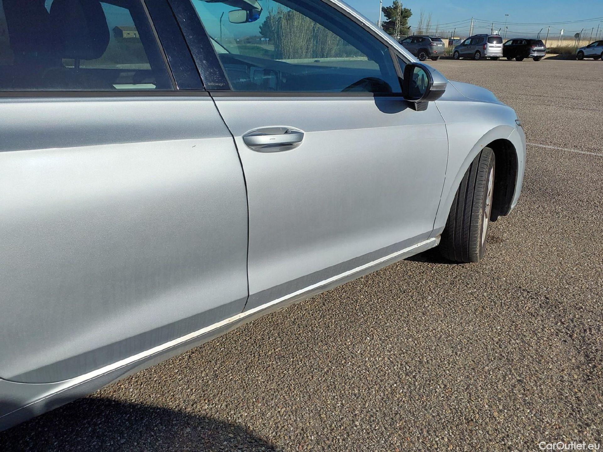  Volkswagen  Golf  VOLKSWAGEN / 2020 / 5P / familiar Life 1.0 eTSI 81kW (110CV) DSG Variant #16