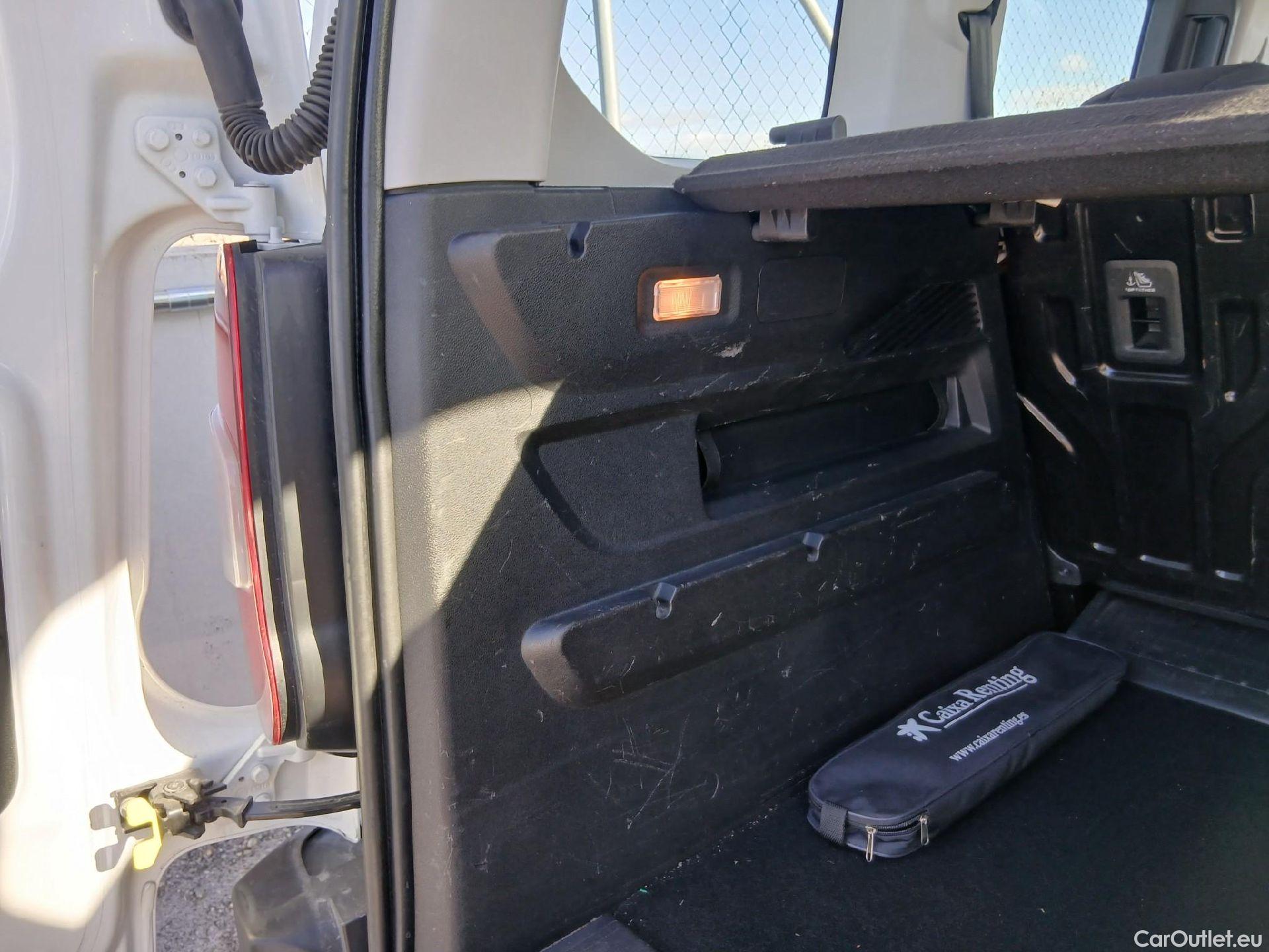  Peugeot  RIFTER PEUGEOT  / 2018 / 5P / monovolumen compacto Active Standard BlueHDi 73kW #29