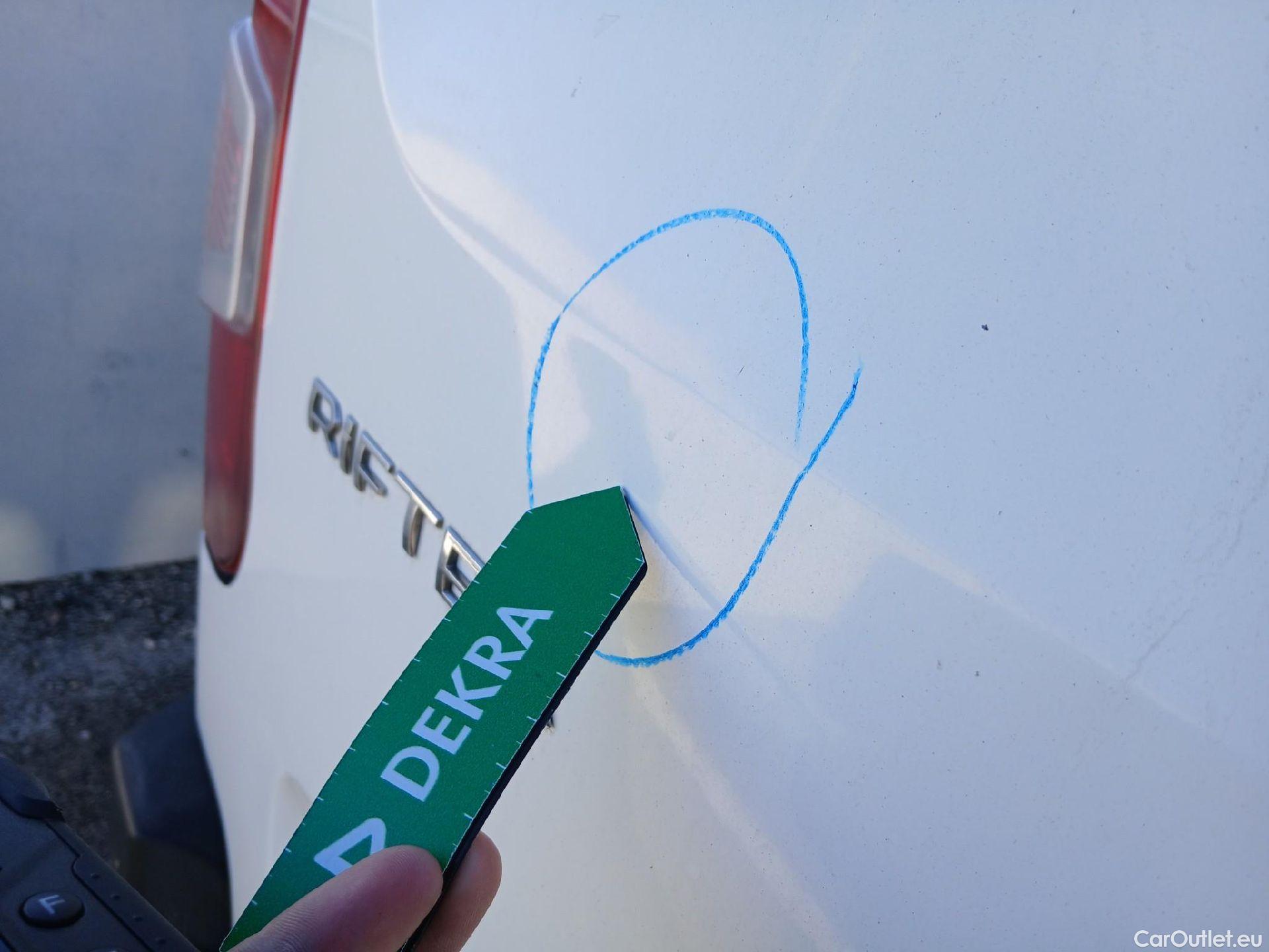  Peugeot  RIFTER PEUGEOT  / 2018 / 5P / monovolumen compacto Active Standard BlueHDi 73kW #25