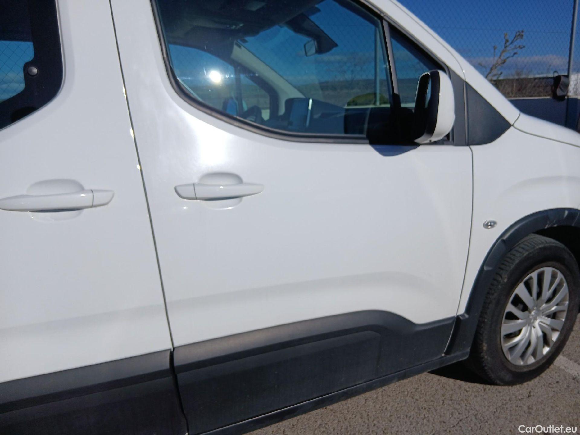  Peugeot  RIFTER PEUGEOT  / 2018 / 5P / monovolumen compacto Active Standard BlueHDi 73kW #37