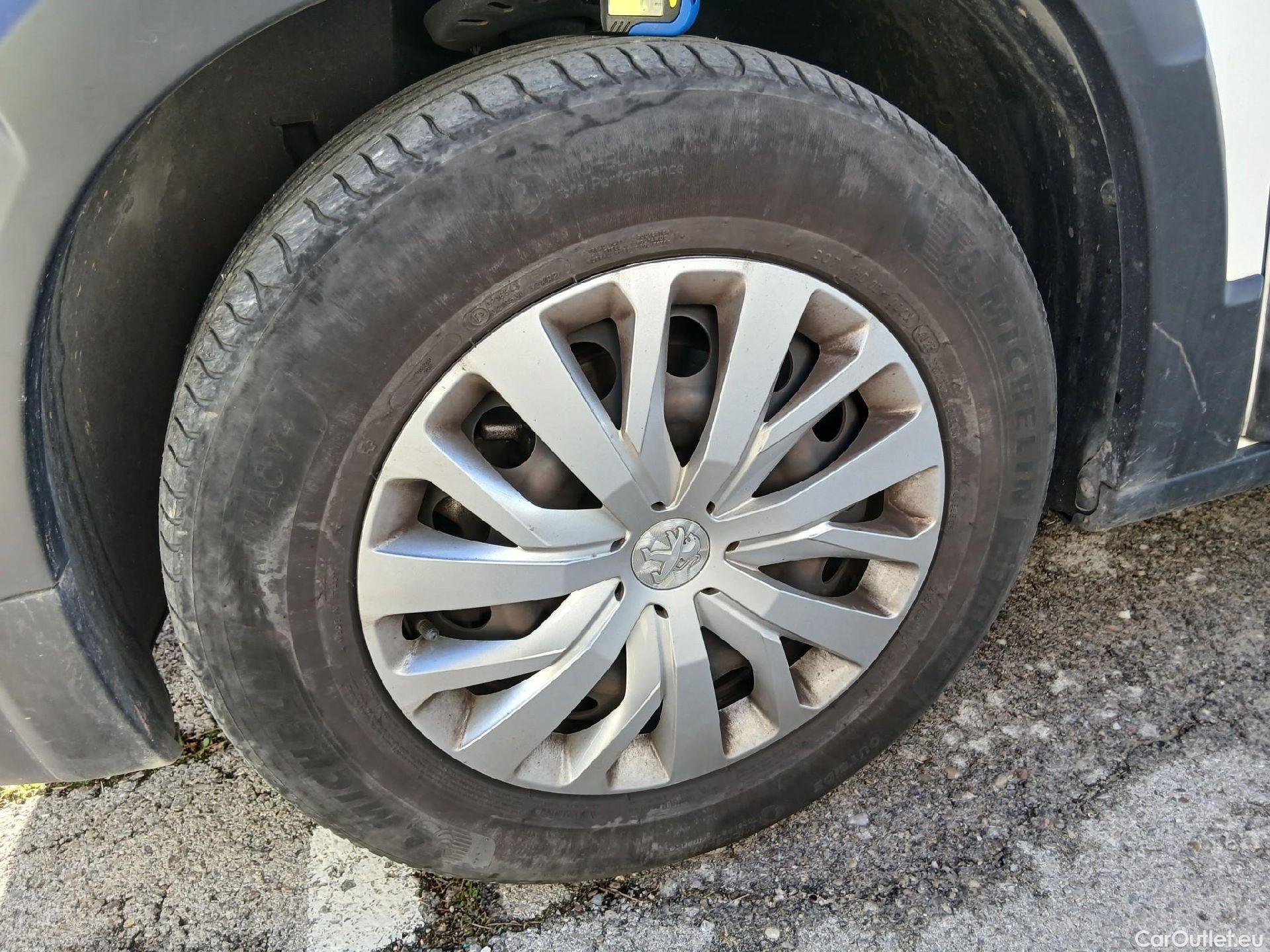  Peugeot  RIFTER PEUGEOT  / 2018 / 5P / monovolumen compacto Active Standard BlueHDi 73kW #11