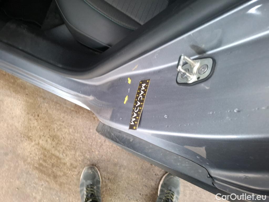  Peugeot  2008  Allure Business 1.5 HDi 130CV BVA8 E6d #15