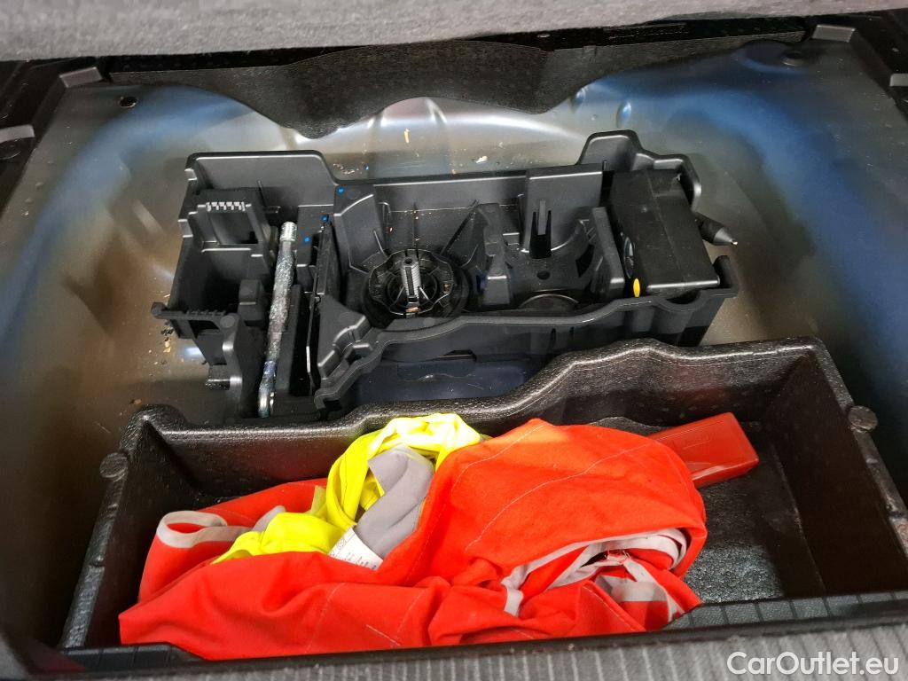  Peugeot  2008  Allure Pack 1.5 HDi 130CV BVA8 E6d #31