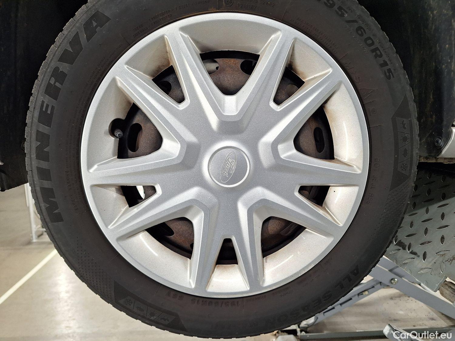  Ford  Fiesta Ford,  '17, Ford  1.1i 52kW Business Class 5d #3