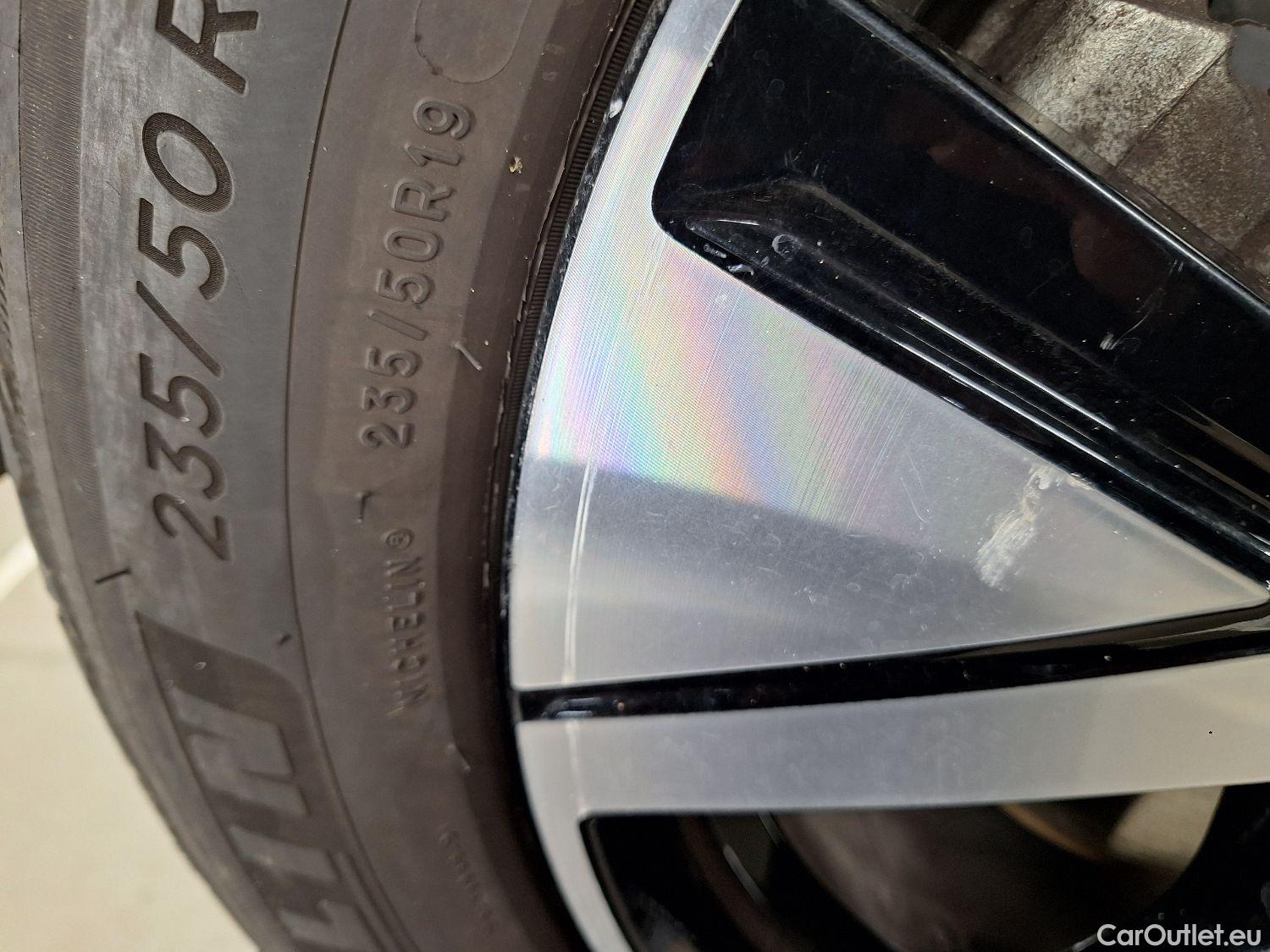  Volvo  XC 40 Volvo, XC40 '17 PHEV, Volvo XC40 T4 Recharge Geartronic R-Design 5d #11