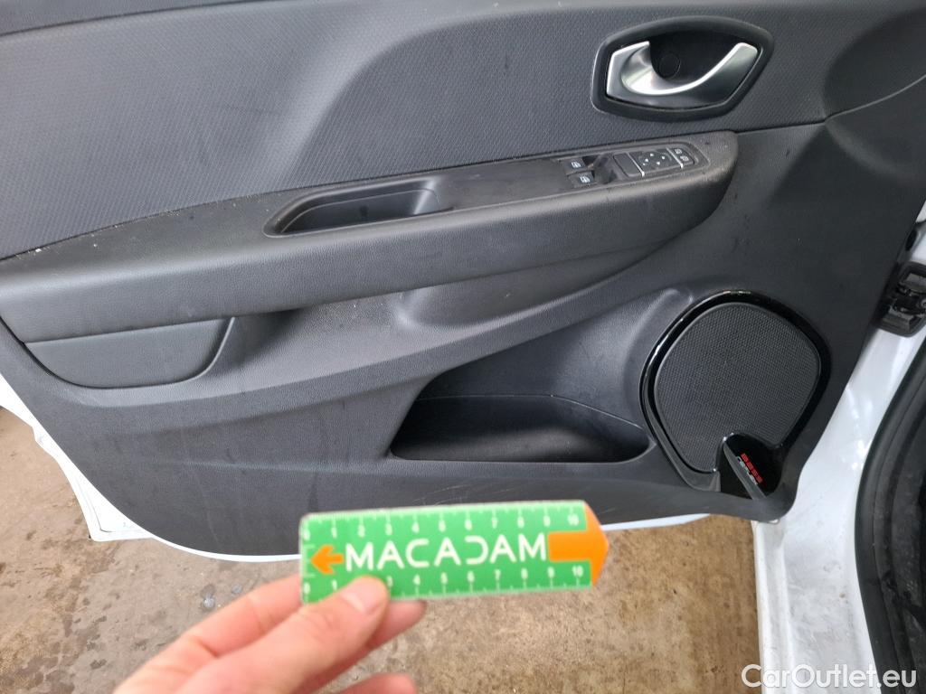  Renault  Clio  IV Air MediaNav 1.5 dCi 75CV BVM5 E6 #22