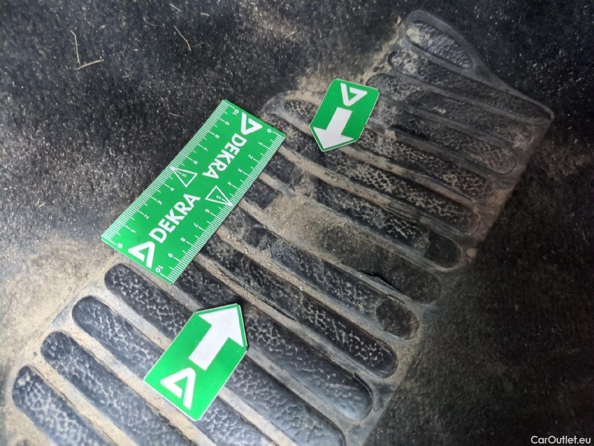  Renault  Clio RENAULT  Société VU 5p Berline Air Medianav dCi 75 - 18 #8