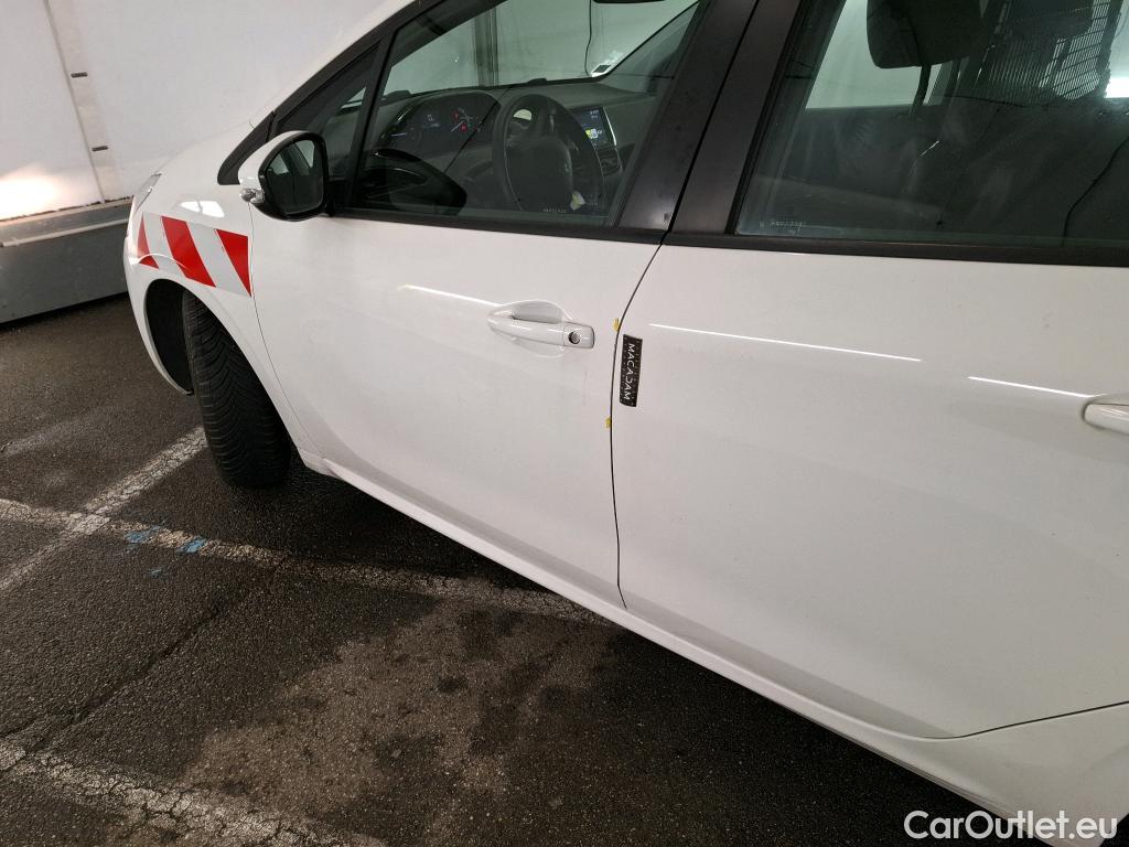  Peugeot  208  Affaire Premium Pack 1.2 80CV BVM5 E6dT #17