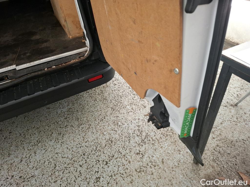  Renault  Trafic  III Fourgon L2H1 3T Confort 2.0 dCi 130CV BVM6 E6d #7