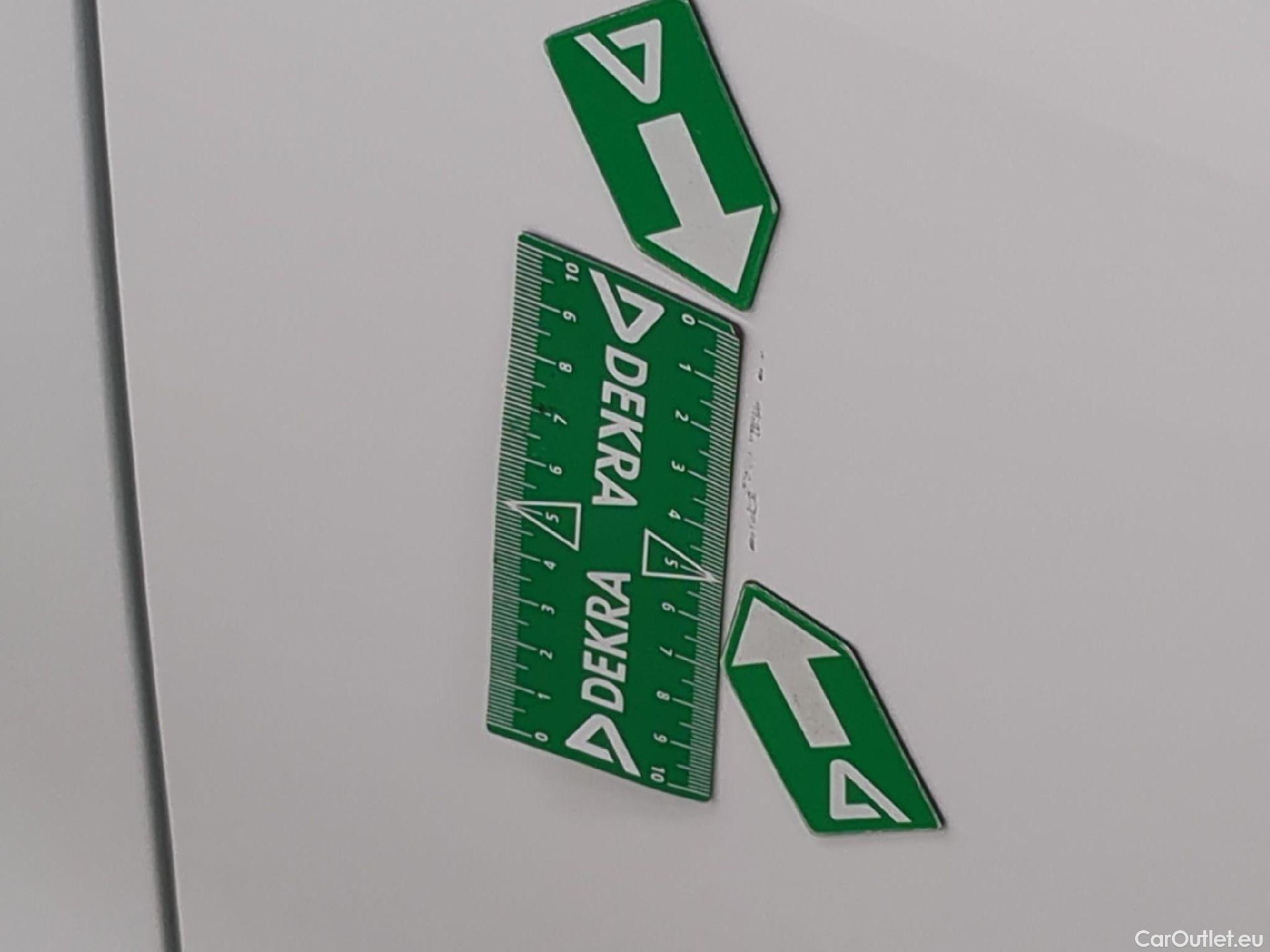  Toyota  Yaris  Hybride Affaires VU 5p Berline 1.5 VVT-I HYBRID AUTO France Business #2