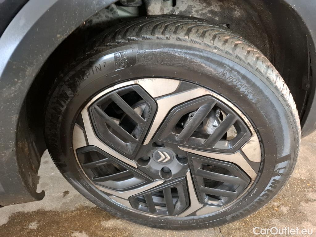  Citroen  C4 CITROEN  X / 2022 / 4P / Berline PureTech 130 S&S EAT8 Shine #2